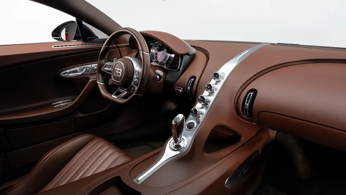 2020 Bugatti Chiron Sport angeboten von einem Fachhändler in Dubai, Vereinigte Arabische Emirate, Foto 15 von 25