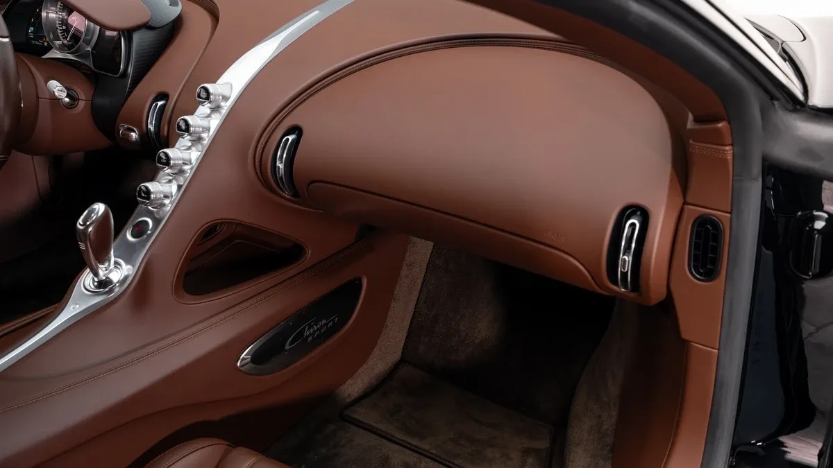 2020 Bugatti Chiron Sport angeboten von einem Fachhändler in Dubai, Vereinigte Arabische Emirate, Foto 17 von 25