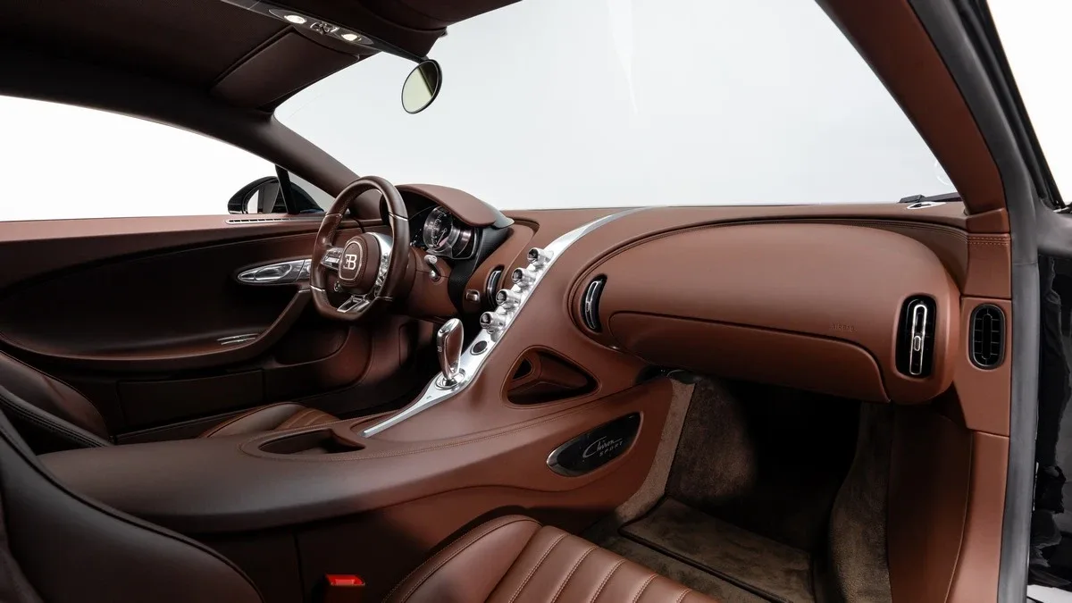2020 Bugatti Chiron Sport angeboten von einem Fachhändler in Dubai, Vereinigte Arabische Emirate, Foto 18 von 25