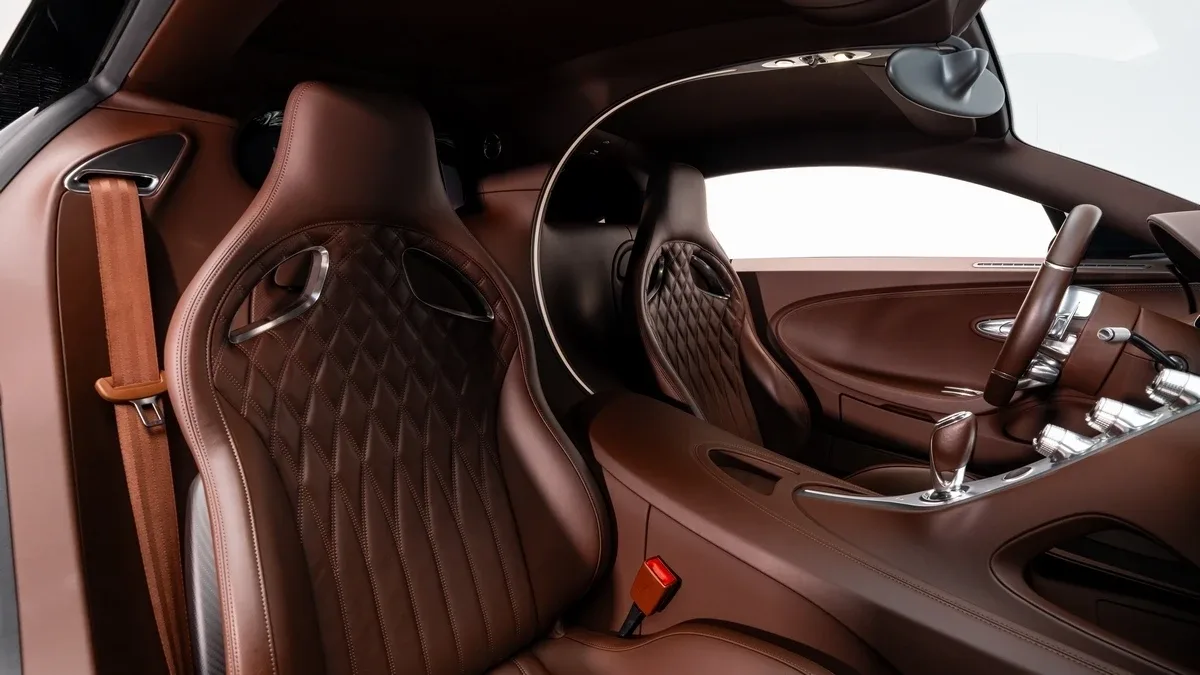 2020 Bugatti Chiron Sport angeboten von einem Fachhändler in Dubai, Vereinigte Arabische Emirate, Foto 20 von 25