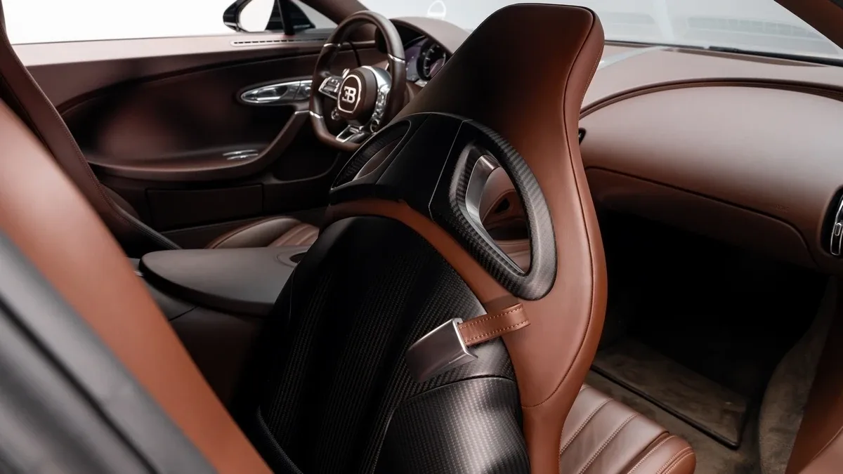 2020 Bugatti Chiron Sport angeboten von einem Fachhändler in Dubai, Vereinigte Arabische Emirate, Foto 22 von 25