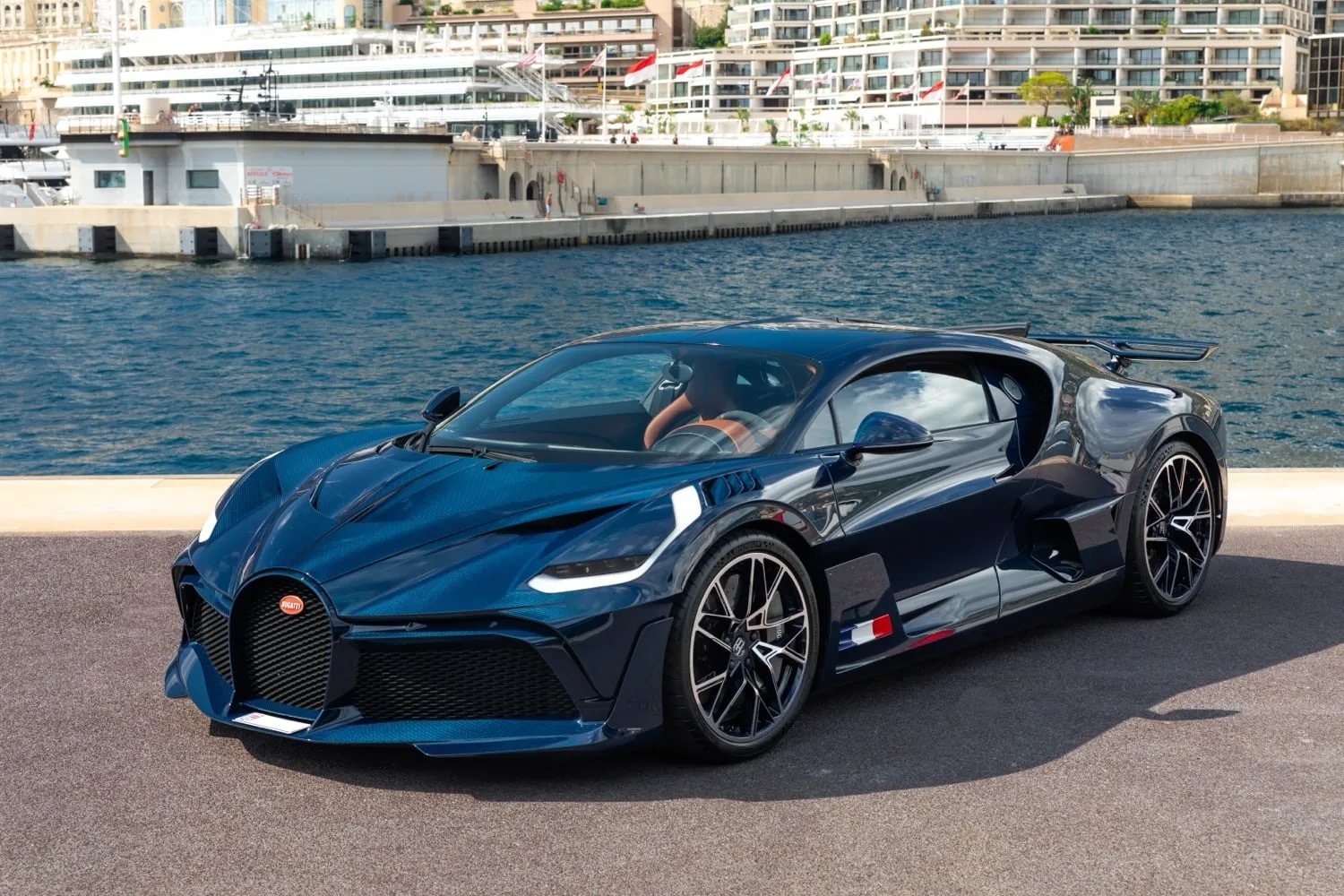 2020 Bugatti Divo proposée par un concessionnaire spécialisé à Monaco, Monaco, photo principale