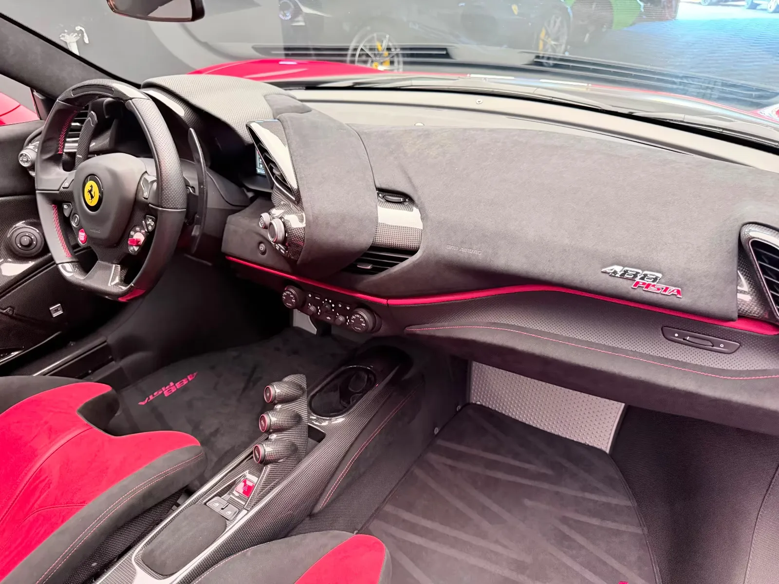 2020 Ferrari 488 Pista, 16/24