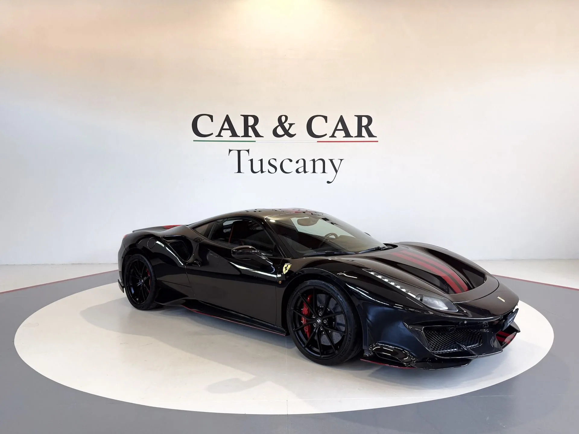 2020 Ferrari 488 Pista angeboten von einem Fachhändler in Lucca, Italien, Hauptfoto