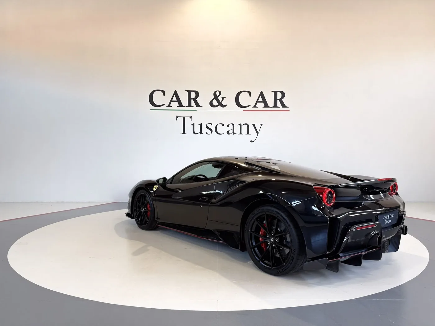 2020 Ferrari 488 Pista angeboten von einem Fachhändler in Lucca, Italien, Foto 2 von 25