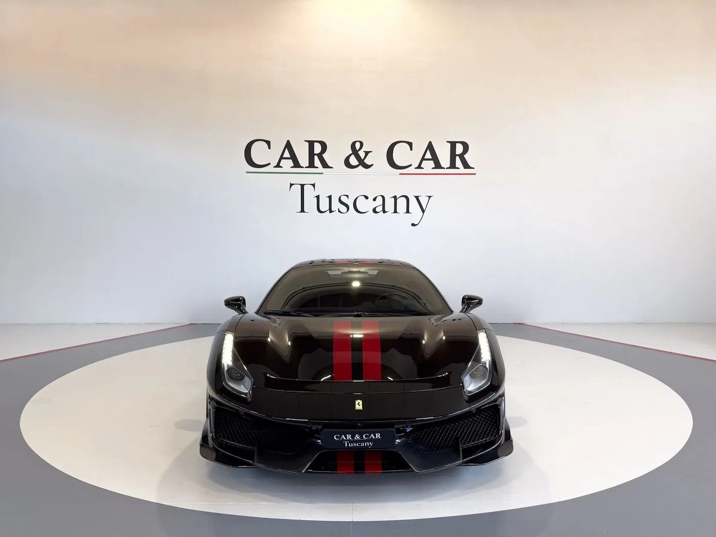 2020 Ferrari 488 Pista angeboten von einem Fachhändler in Lucca, Italien, Foto 3 von 25