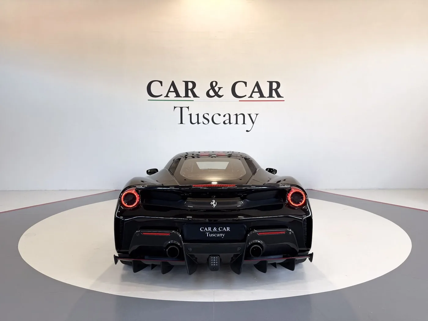 2020 Ferrari 488 Pista angeboten von einem Fachhändler in Lucca, Italien, Foto 4 von 25