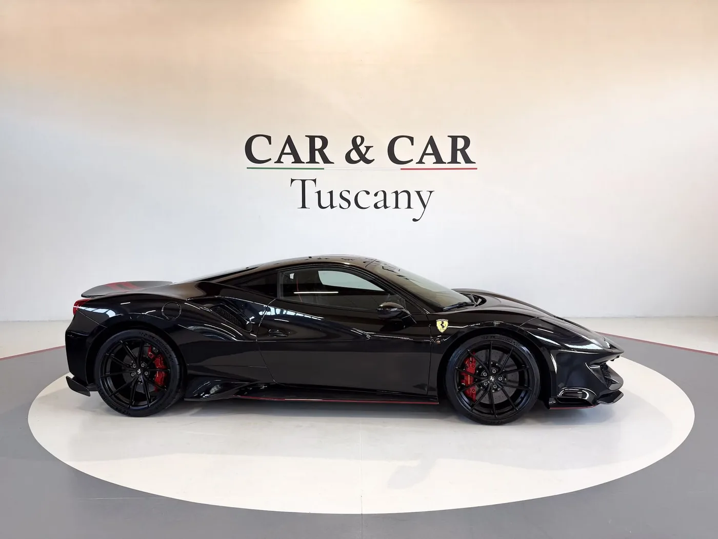 2020 Ferrari 488 Pista angeboten von einem Fachhändler in Lucca, Italien, Foto 6 von 25