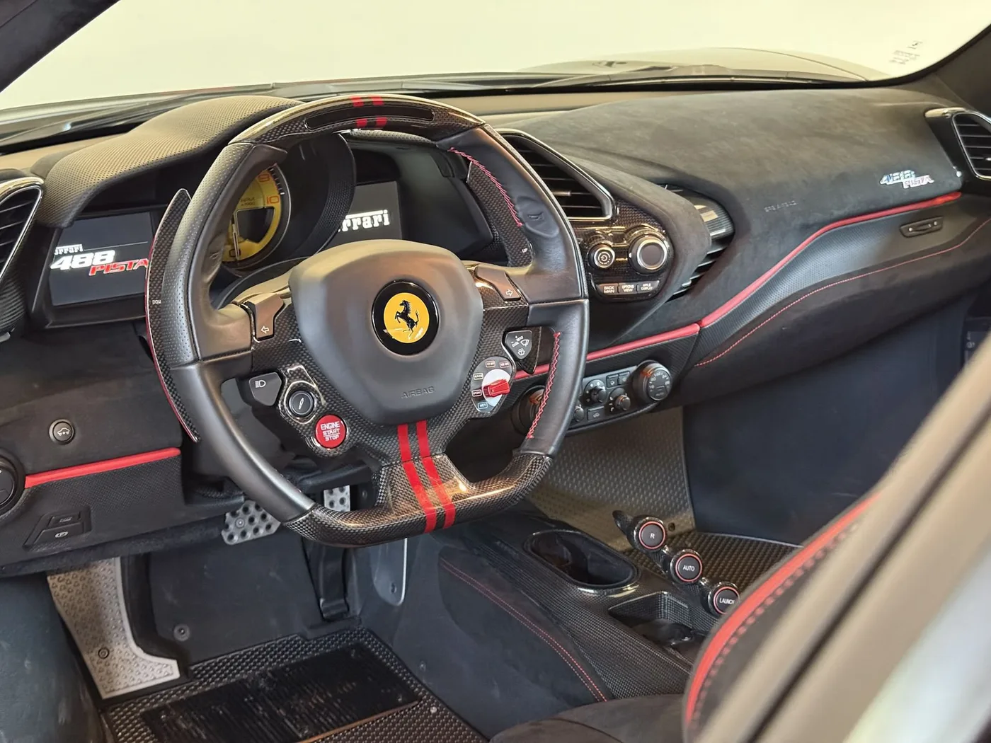 2020 Ferrari 488 Pista angeboten von einem Fachhändler in Lucca, Italien, Foto 8 von 25