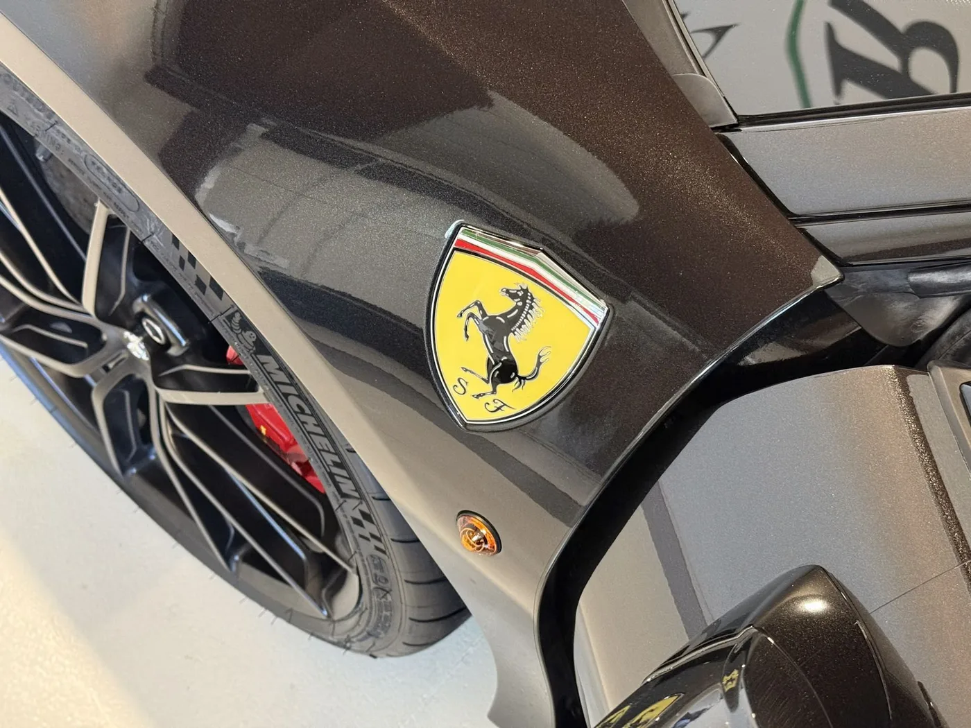 2020 Ferrari 488 Pista angeboten von einem Fachhändler in Lucca, Italien, Foto 10 von 25
