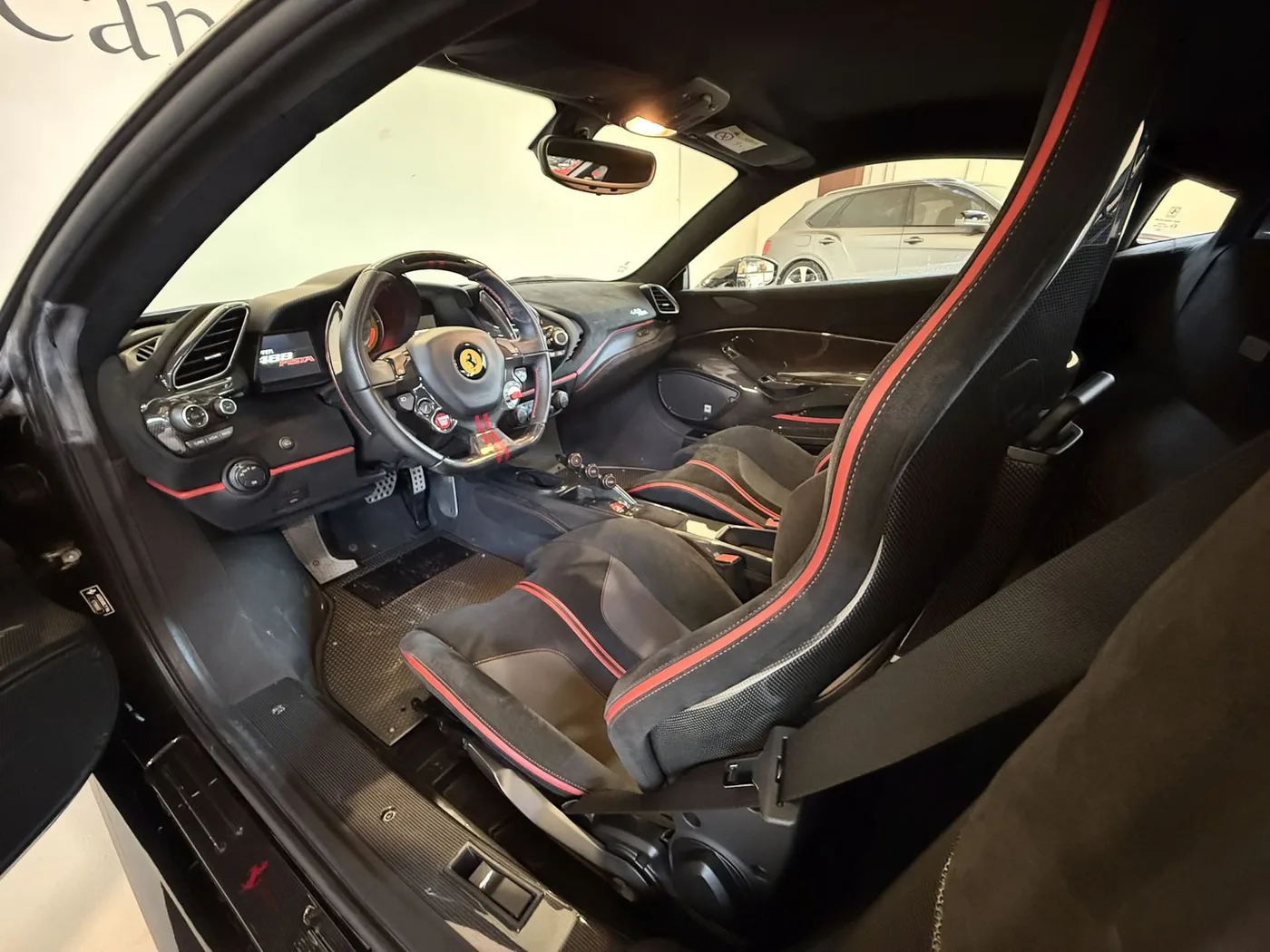 2020 Ferrari 488 Pista angeboten von einem Fachhändler in Lucca, Italien, Foto 11 von 25