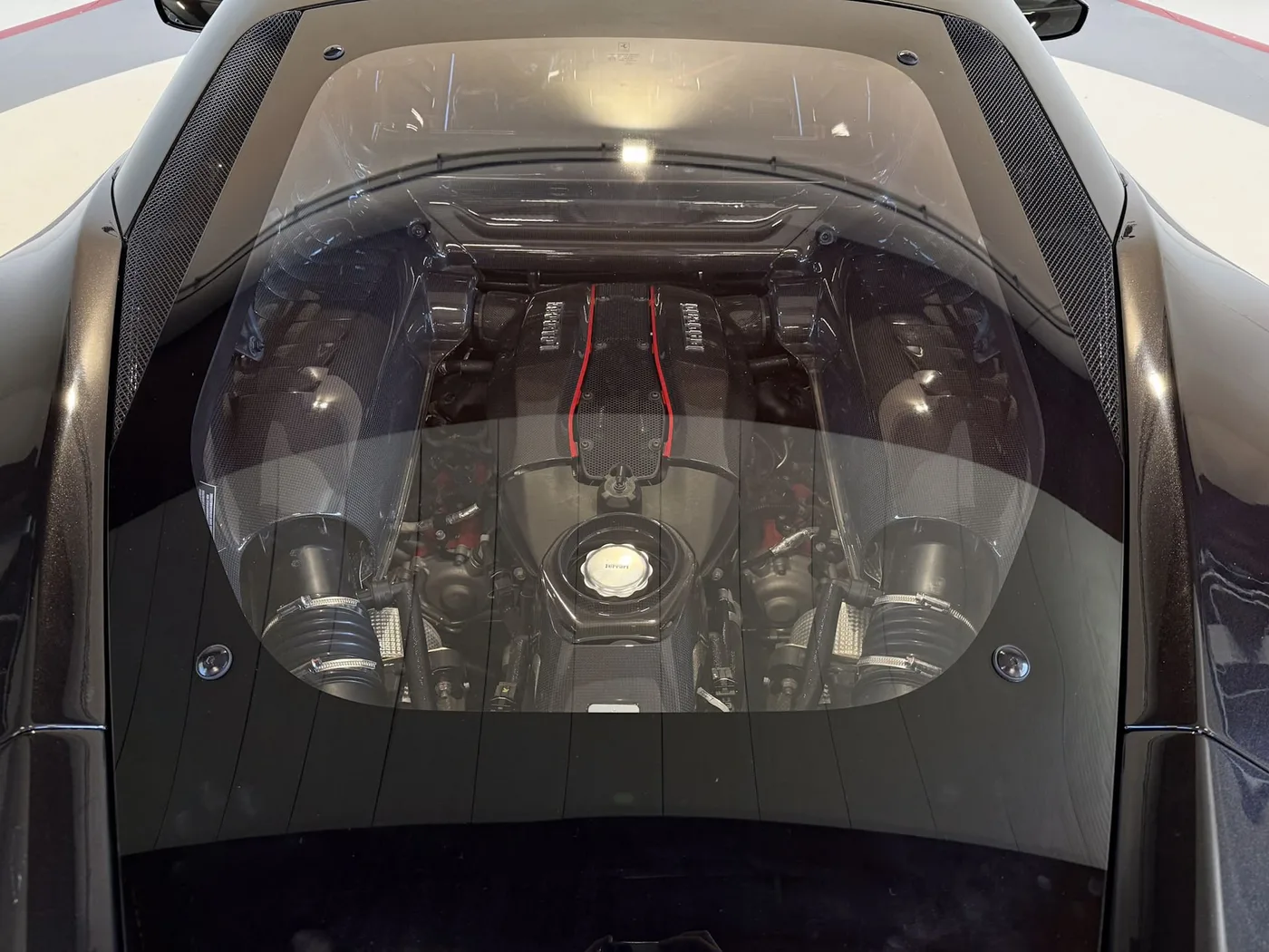 2020 Ferrari 488 Pista angeboten von einem Fachhändler in Lucca, Italien, Foto 20 von 25