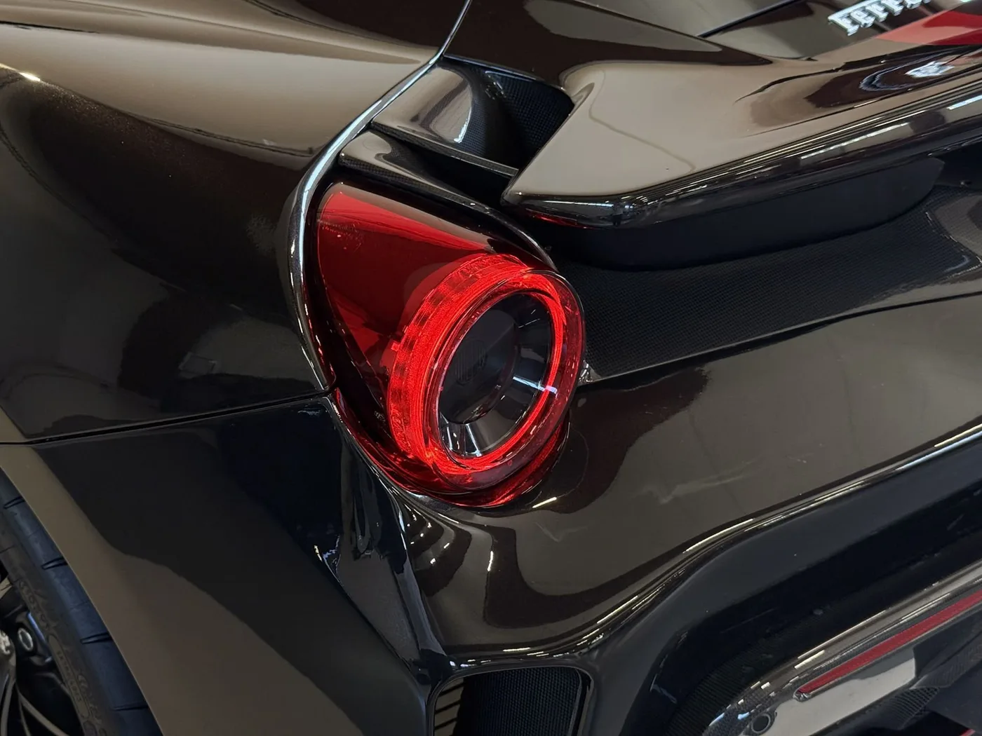 2020 Ferrari 488 Pista angeboten von einem Fachhändler in Lucca, Italien, Foto 21 von 25