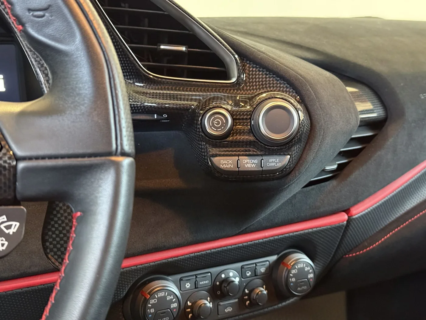 2020 Ferrari 488 Pista angeboten von einem Fachhändler in Lucca, Italien, Foto 22 von 25