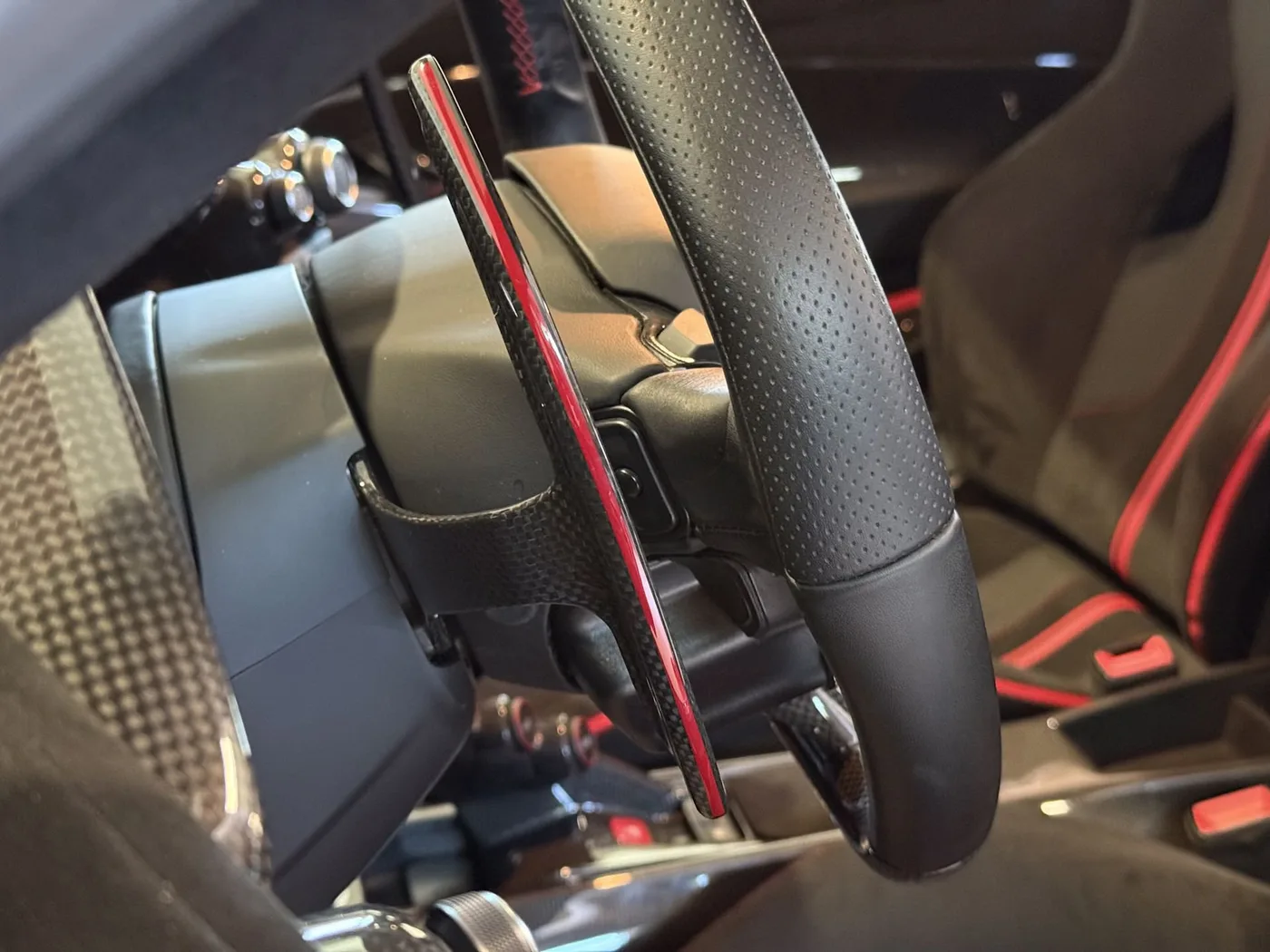 2020 Ferrari 488 Pista angeboten von einem Fachhändler in Lucca, Italien, Foto 24 von 25