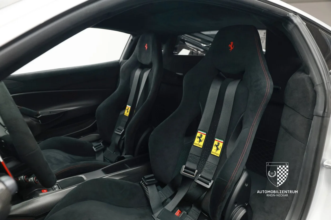2020 Ferrari 488 Pista angeboten von einem Supersportwagenhändler in Viernheim, Deutschland, Foto 24 von 25