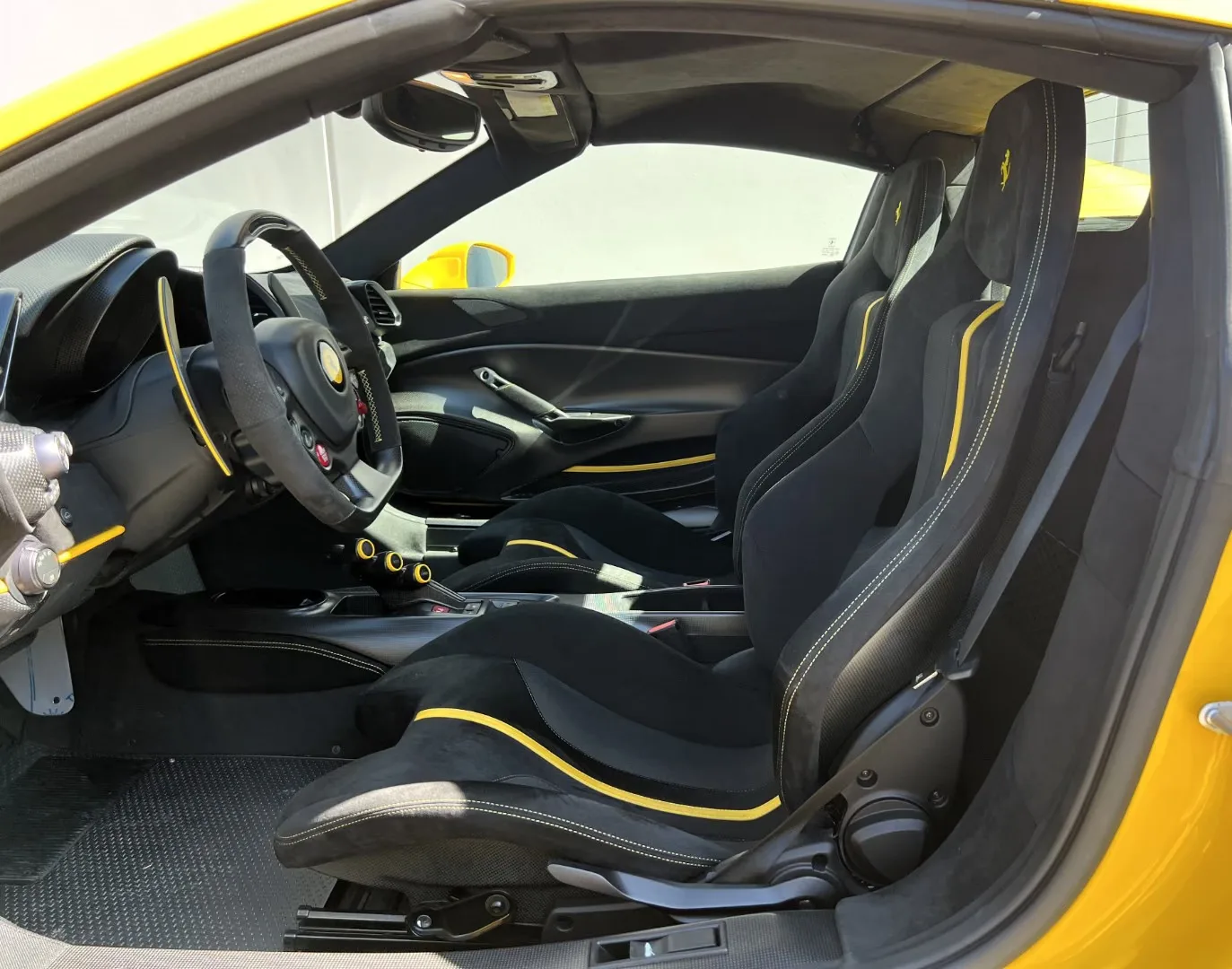 2020 Ferrari 488 Pista Spider, 3/19