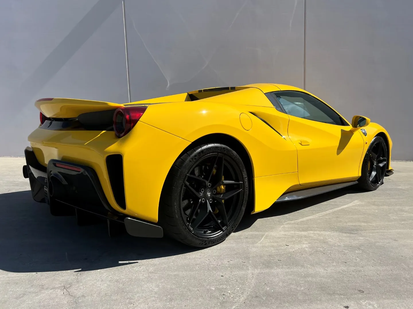 2020 Ferrari 488 Pista Spider, 4/19