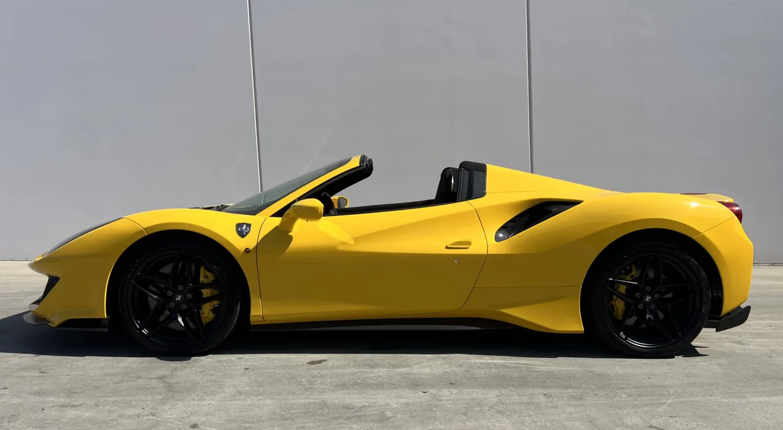 2020 Ferrari 488 Pista Spider, 8/19