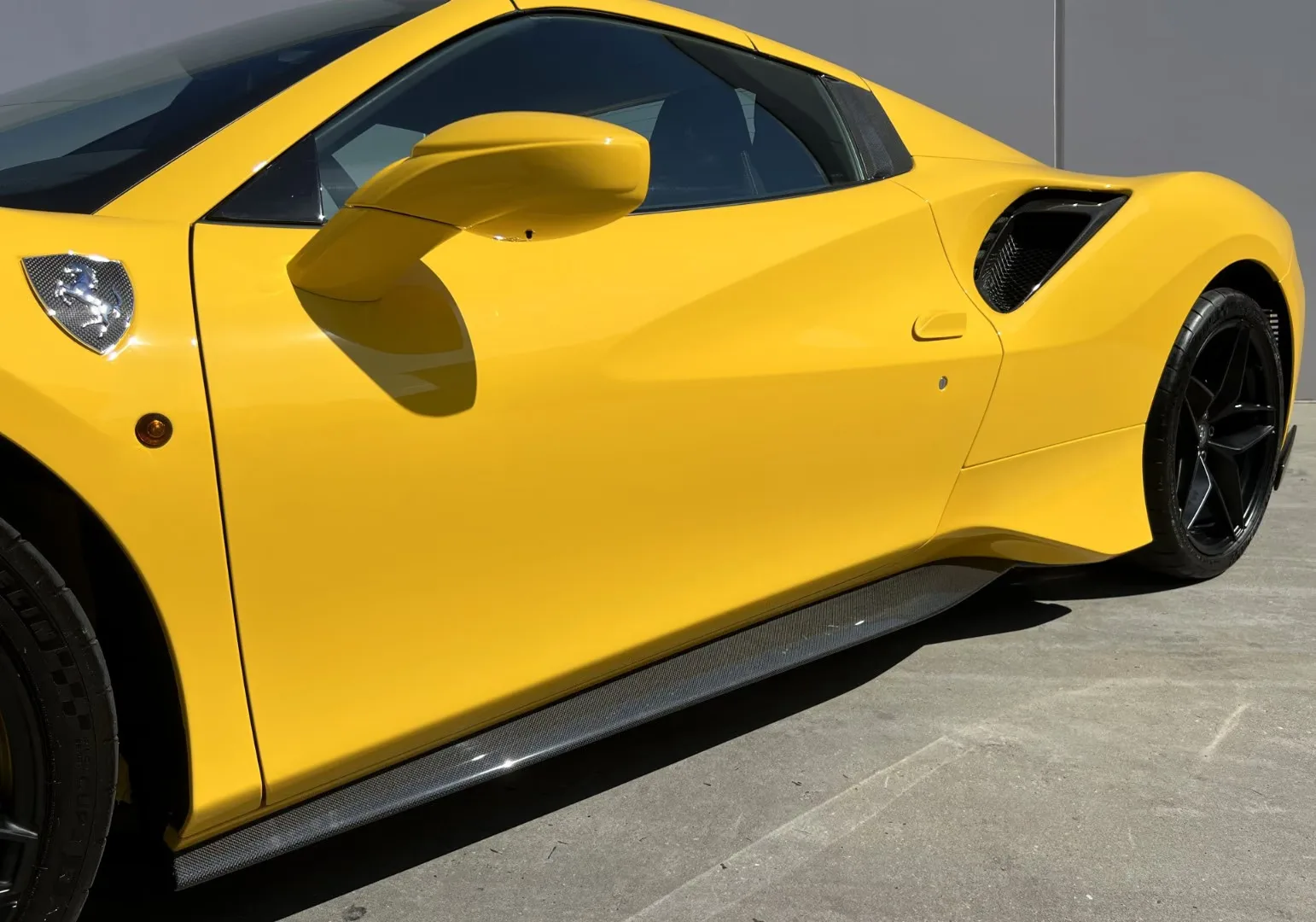 2020 Ferrari 488 Pista Spider, 17/19