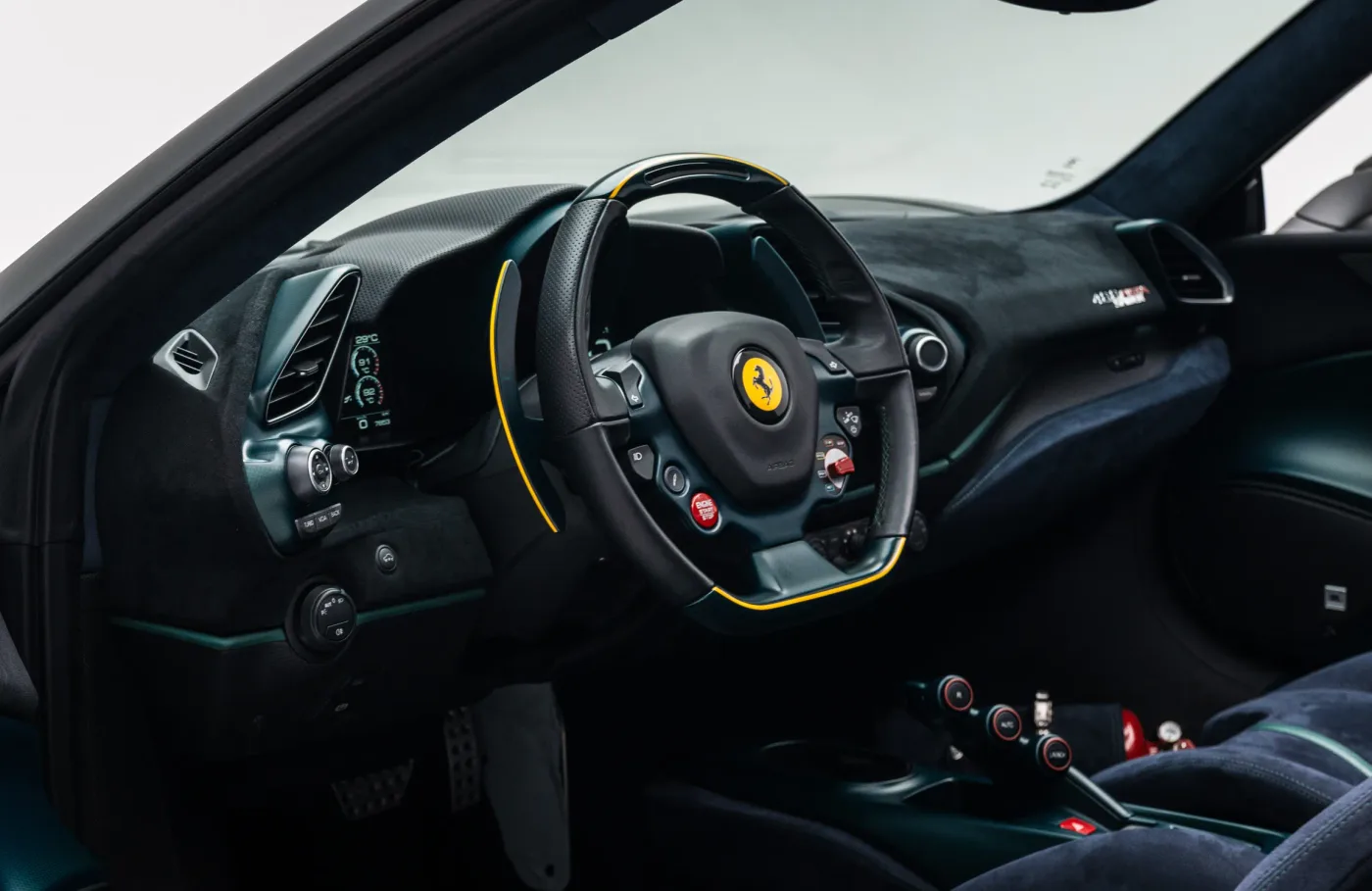 2020 Ferrari 488 Pista Spider vendue par un concessionnaire spécialisé à Dubai, Émirats arabes unis, photo 5 sur 10
