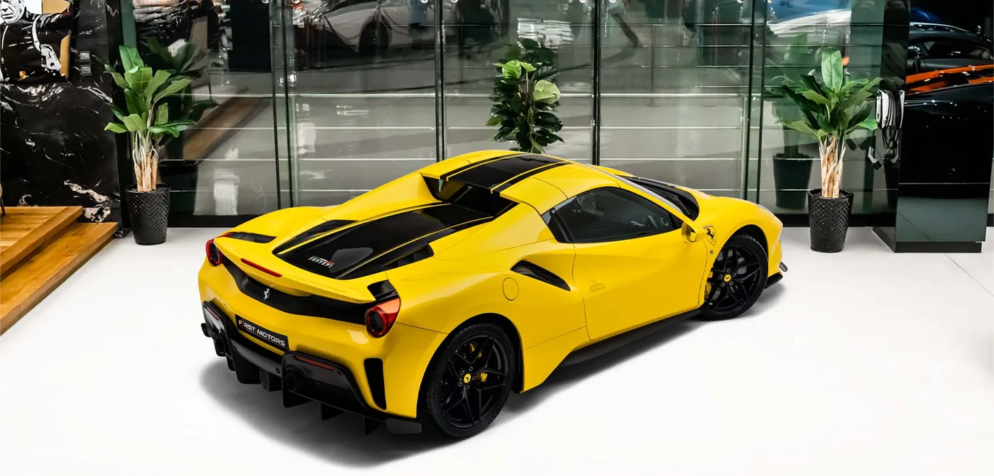 2020 Ferrari 488 Pista Spider angeboten von einem Fachhändler in Dubai, Vereinigte Arabische Emirate, Außenansicht 2