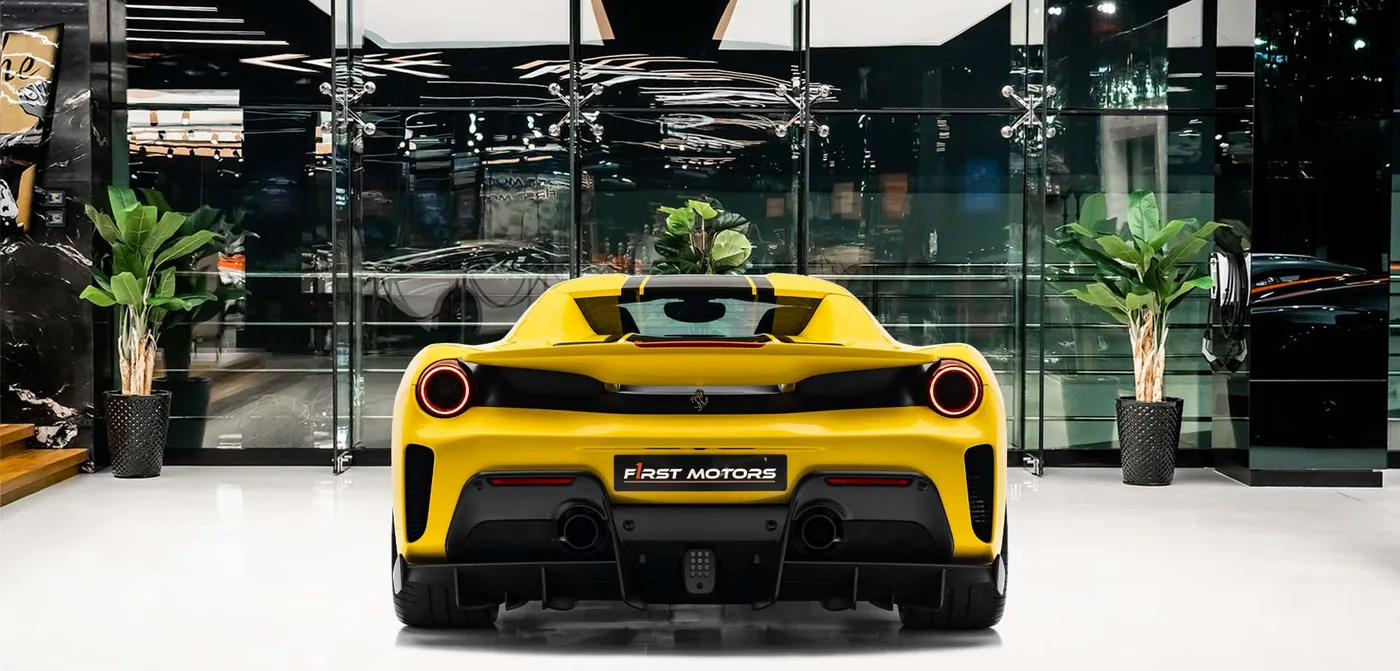 2020 Ferrari 488 Pista Spider angeboten von einem Fachhändler in Dubai, Vereinigte Arabische Emirate, Außenansicht 4