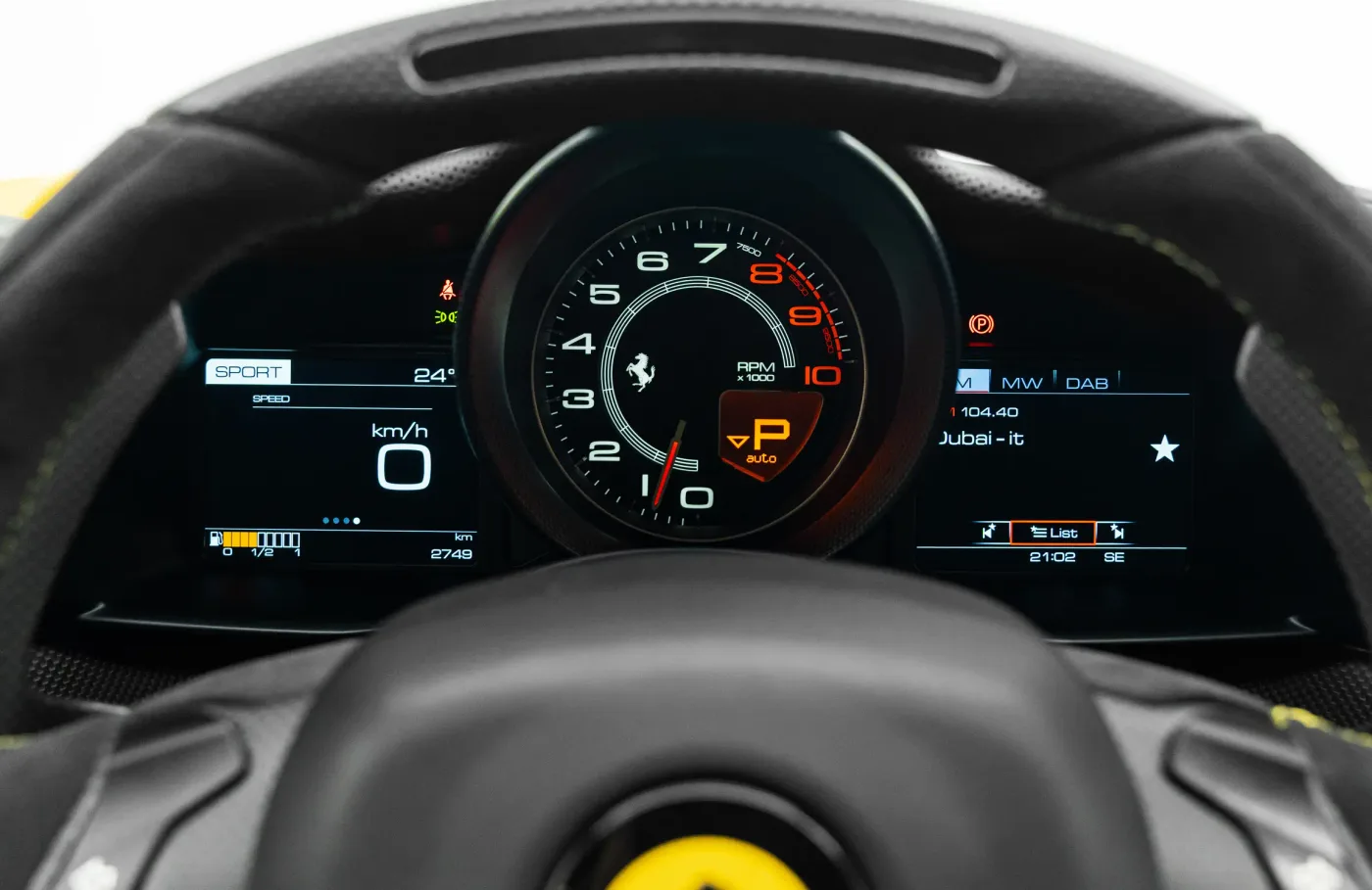 2020 Ferrari 488 Pista Spider angeboten von einem Fachhändler in Dubai, Vereinigte Arabische Emirate, Foto 9 von 10