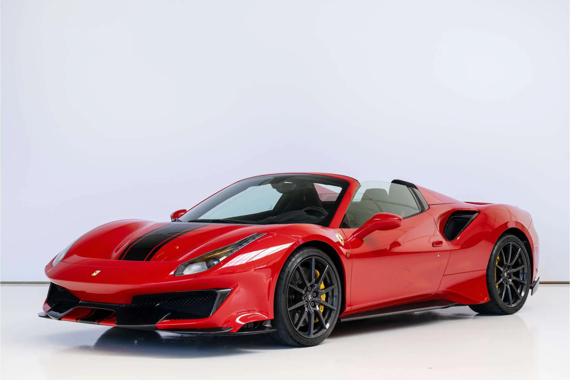 2020 Ferrari 488 Pista Spider angeboten von einem Fachhändler in Heeze, Niederlande, Hauptfoto