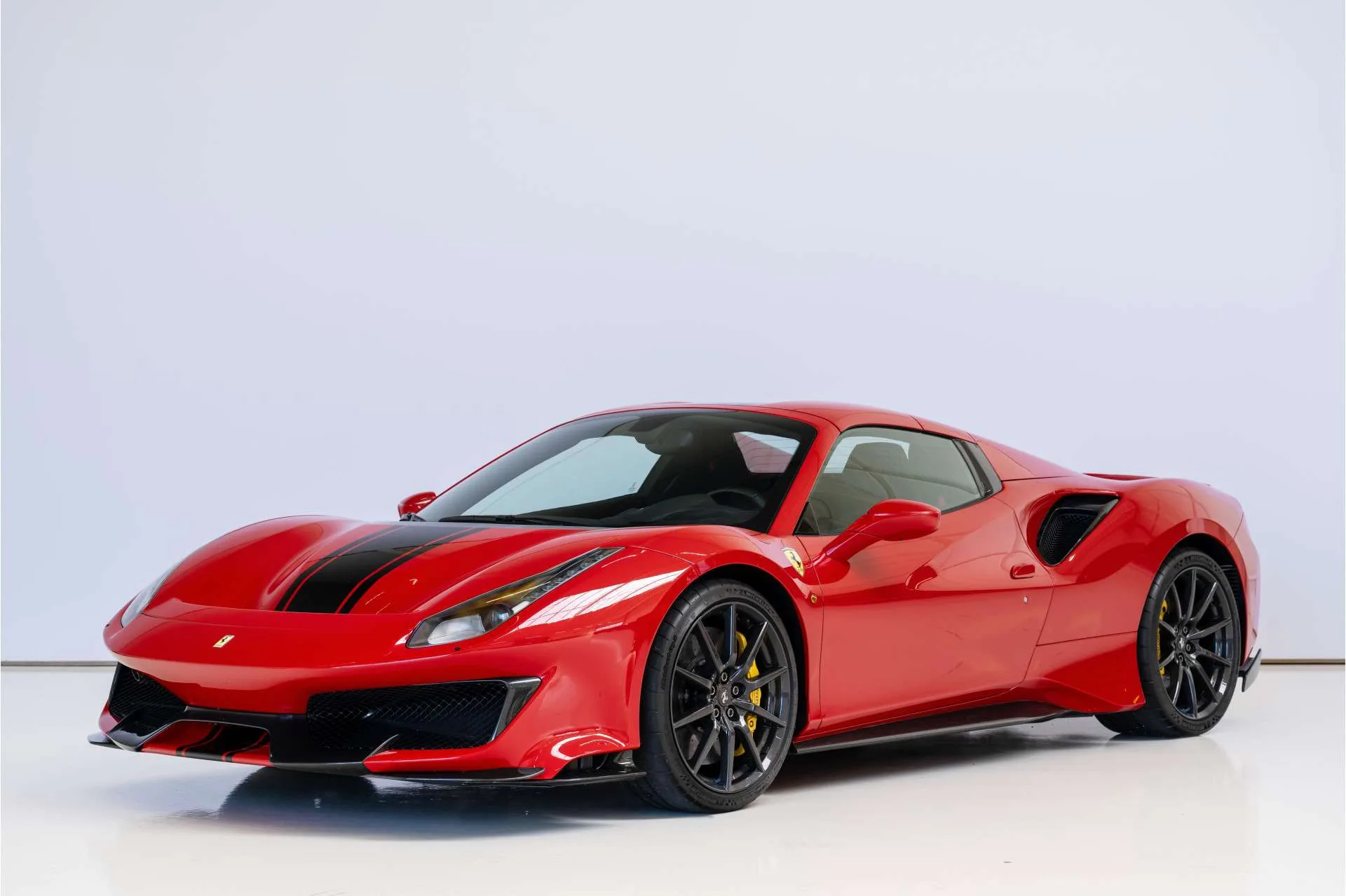 2020 Ferrari 488 Pista Spider, 2/30