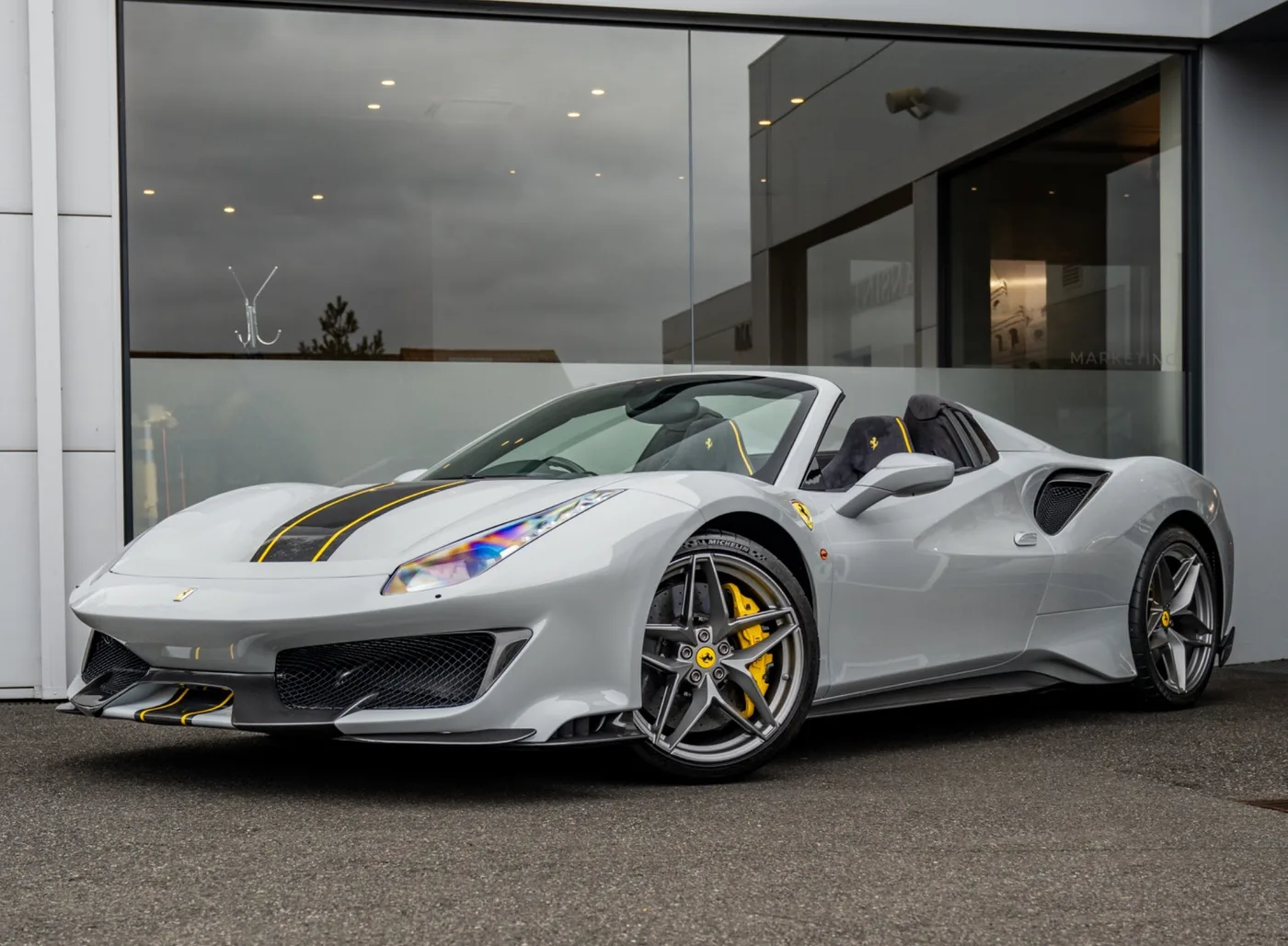 2020 Ferrari 488 Pista Spider angeboten von einem Fachhändler in Banstead, Vereinigtes Königreich, Foto 2 von 25