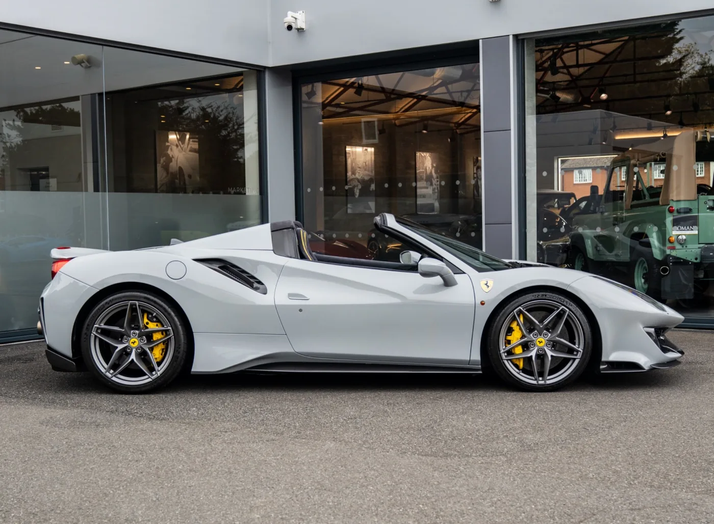 2020 Ferrari 488 Pista Spider angeboten von einem Fachhändler in Banstead, Vereinigtes Königreich, Foto 3 von 25