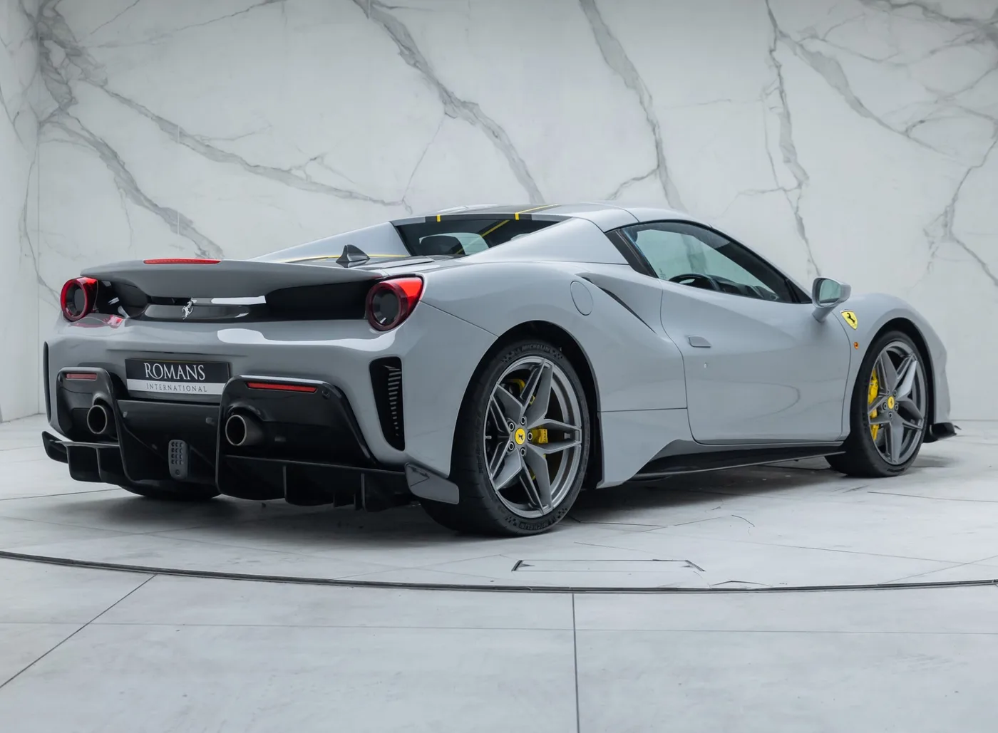 2020 Ferrari 488 Pista Spider angeboten von einem Fachhändler in Banstead, Vereinigtes Königreich, Foto 8 von 25