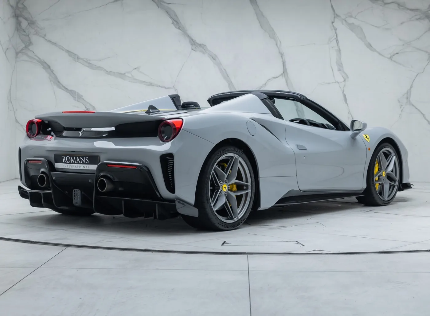 2020 Ferrari 488 Pista Spider angeboten von einem Fachhändler in Banstead, Vereinigtes Königreich, Foto 9 von 25