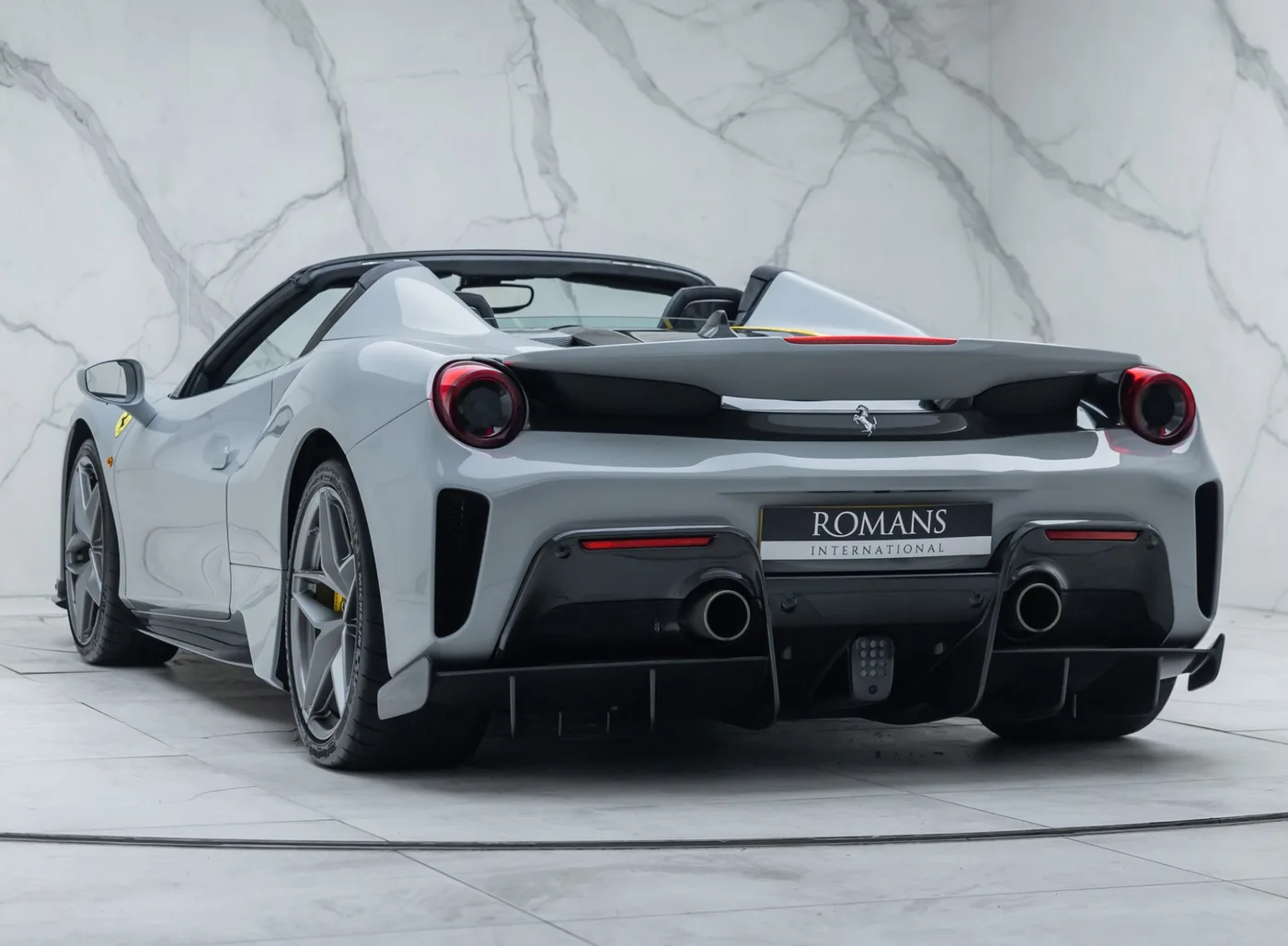 2020 Ferrari 488 Pista Spider angeboten von einem Fachhändler in Banstead, Vereinigtes Königreich, Foto 13 von 25