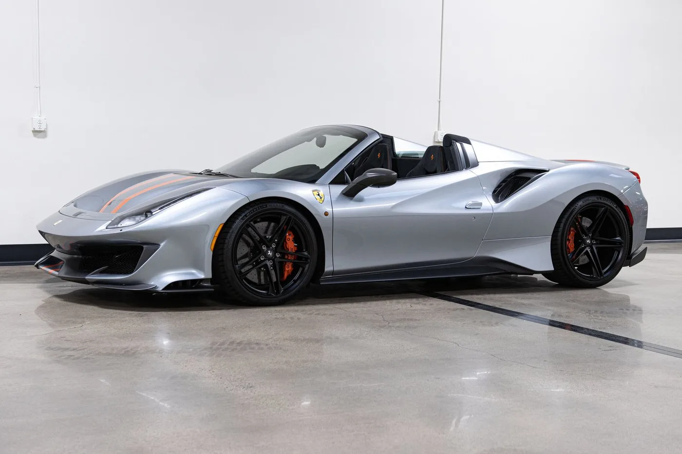 2020 Ferrari 488 Pista Spider verkauft von einem Fachhändler in Costa Mesa, Vereinigte Staaten, Foto 5 von 15