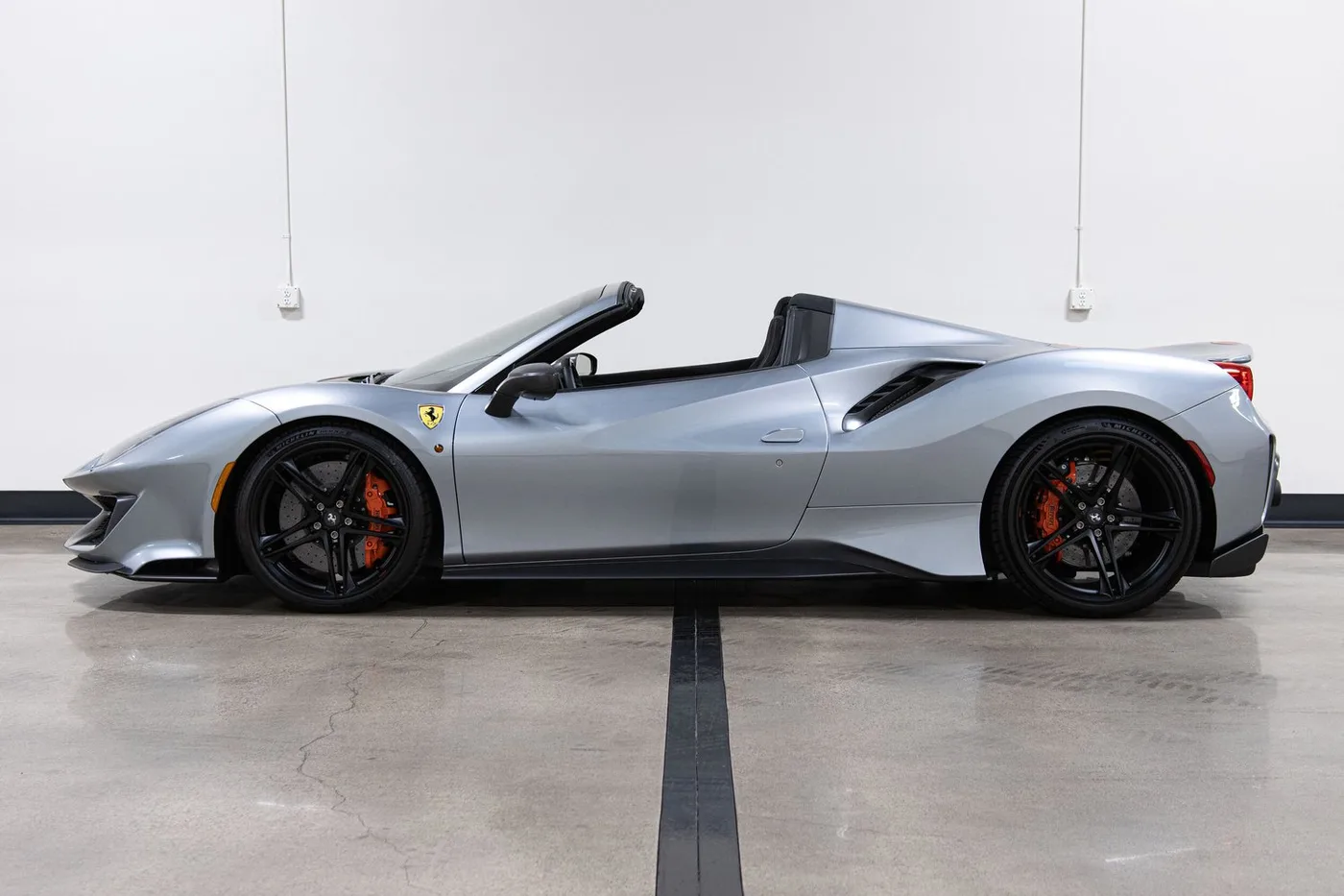 2020 Ferrari 488 Pista Spider verkauft von einem Fachhändler in Costa Mesa, Vereinigte Staaten, Foto 6 von 15