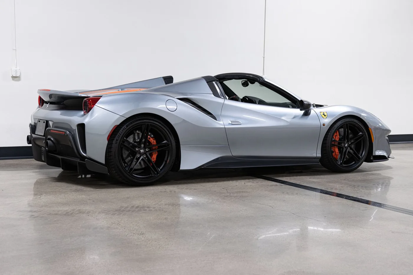 2020 Ferrari 488 Pista Spider verkauft von einem Fachhändler in Costa Mesa, Vereinigte Staaten, Foto 8 von 15