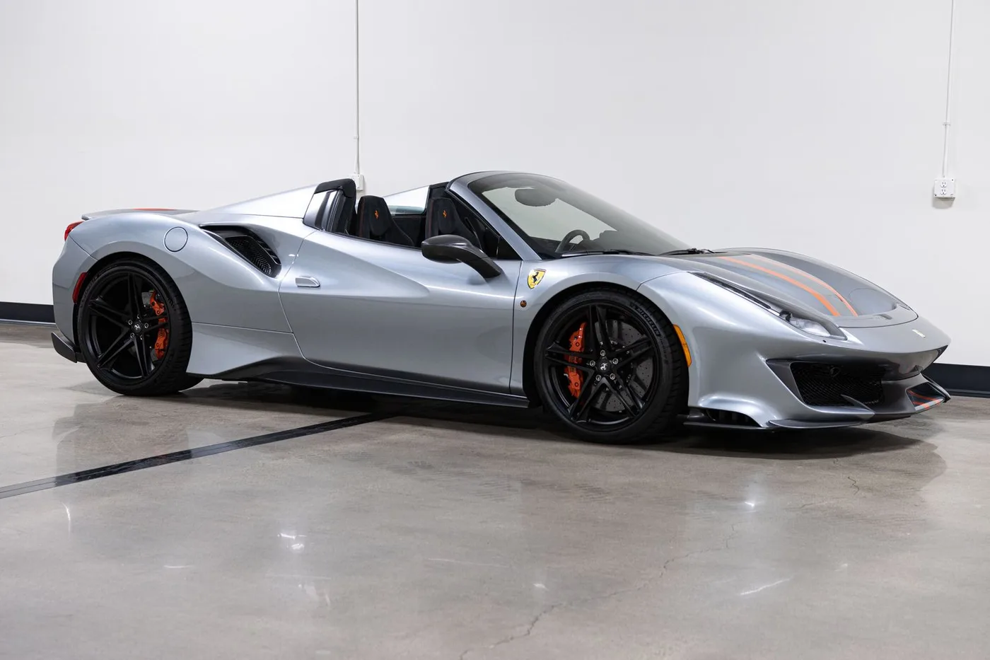2020 Ferrari 488 Pista Spider verkauft von einem Fachhändler in Costa Mesa, Vereinigte Staaten, Foto 10 von 15