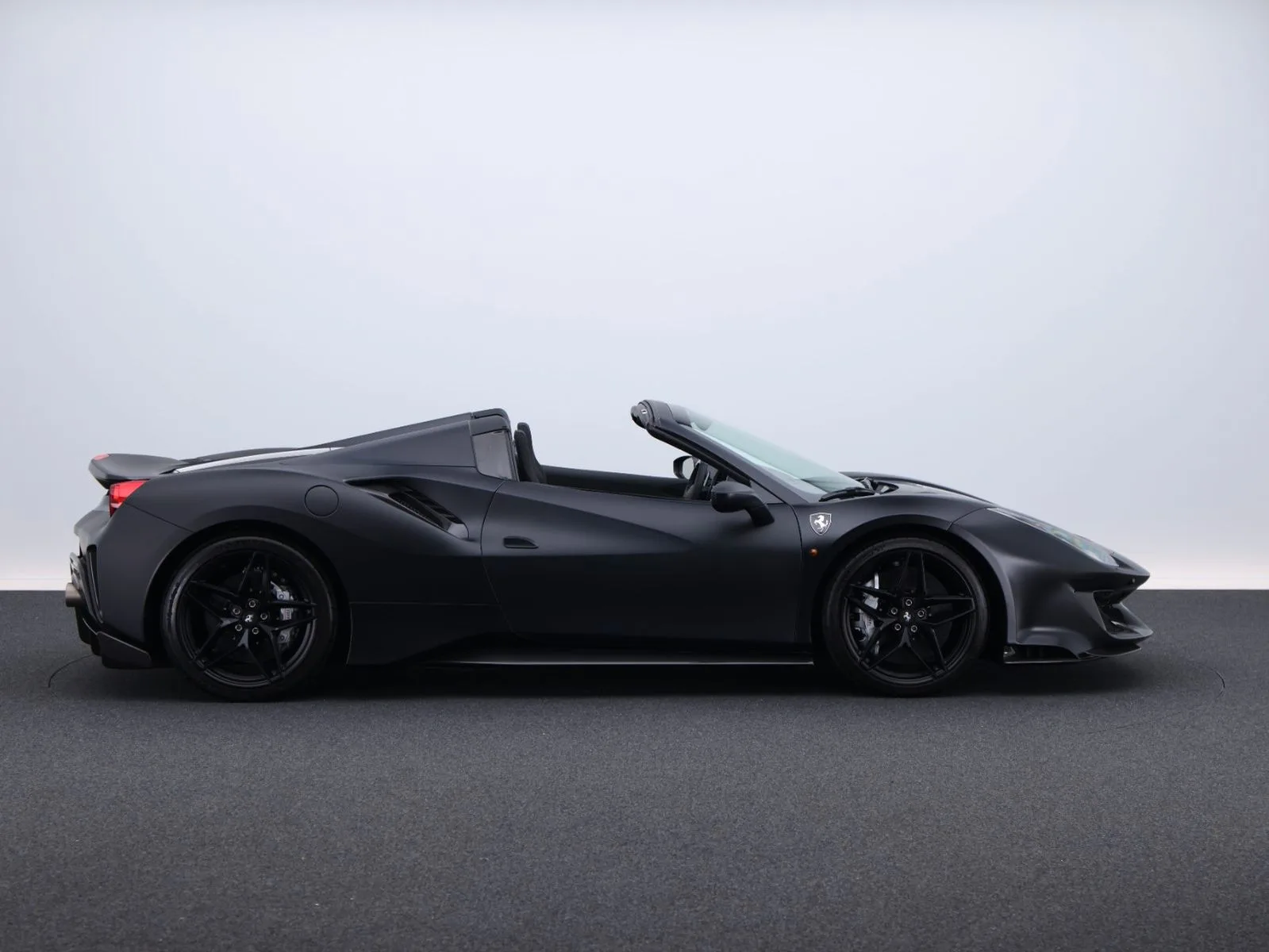 2020 Ferrari 488 Pista Spider, 3/28