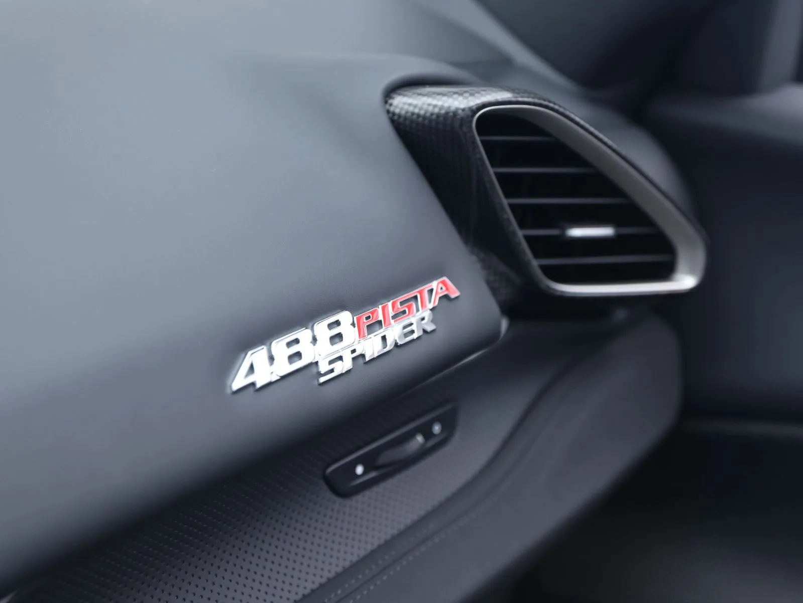2020 Ferrari 488 Pista Spider, 16/28