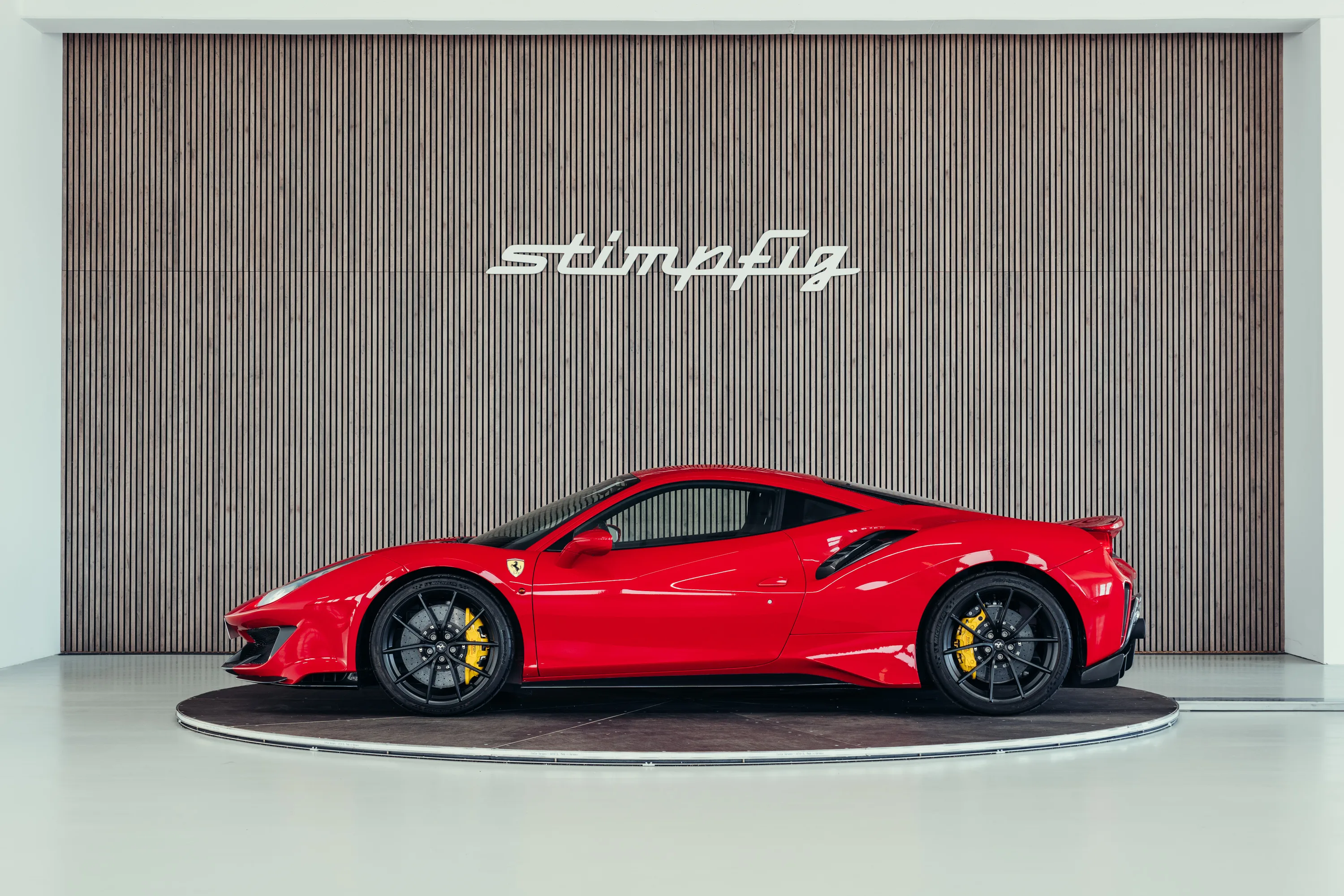 2020 Ferrari 488 Pista angeboten von einem Oldtimerspezialisten in Stuttgart, Deutschland, Foto 2 von 25