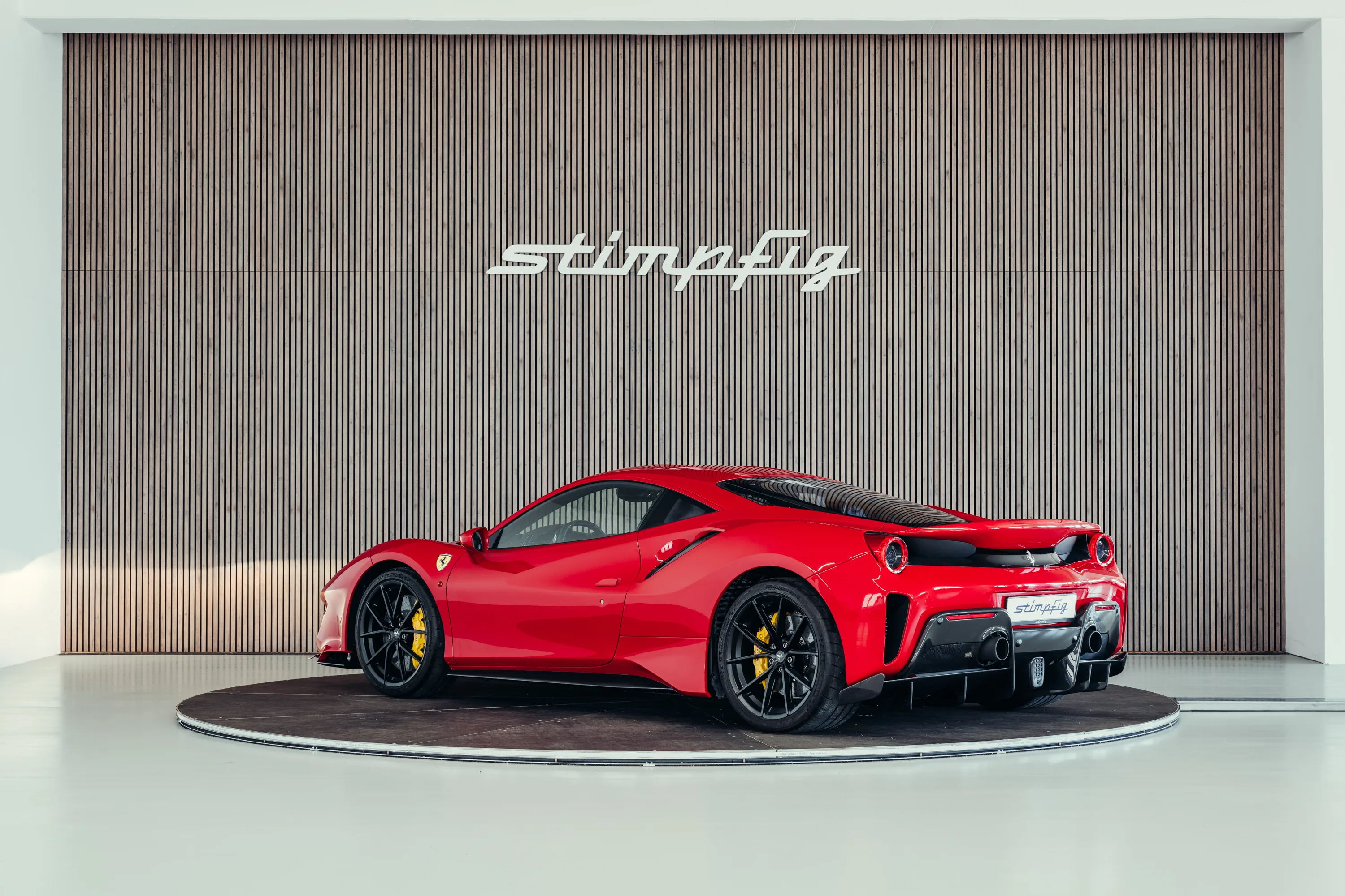 2020 Ferrari 488 Pista angeboten von einem Oldtimerspezialisten in Stuttgart, Deutschland, Foto 3 von 25