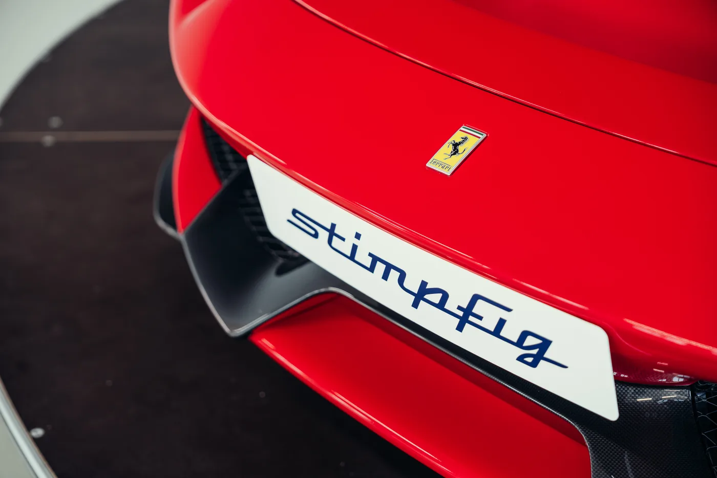 2020 Ferrari 488 Pista angeboten von einem Oldtimerspezialisten in Stuttgart, Deutschland, Foto 9 von 25