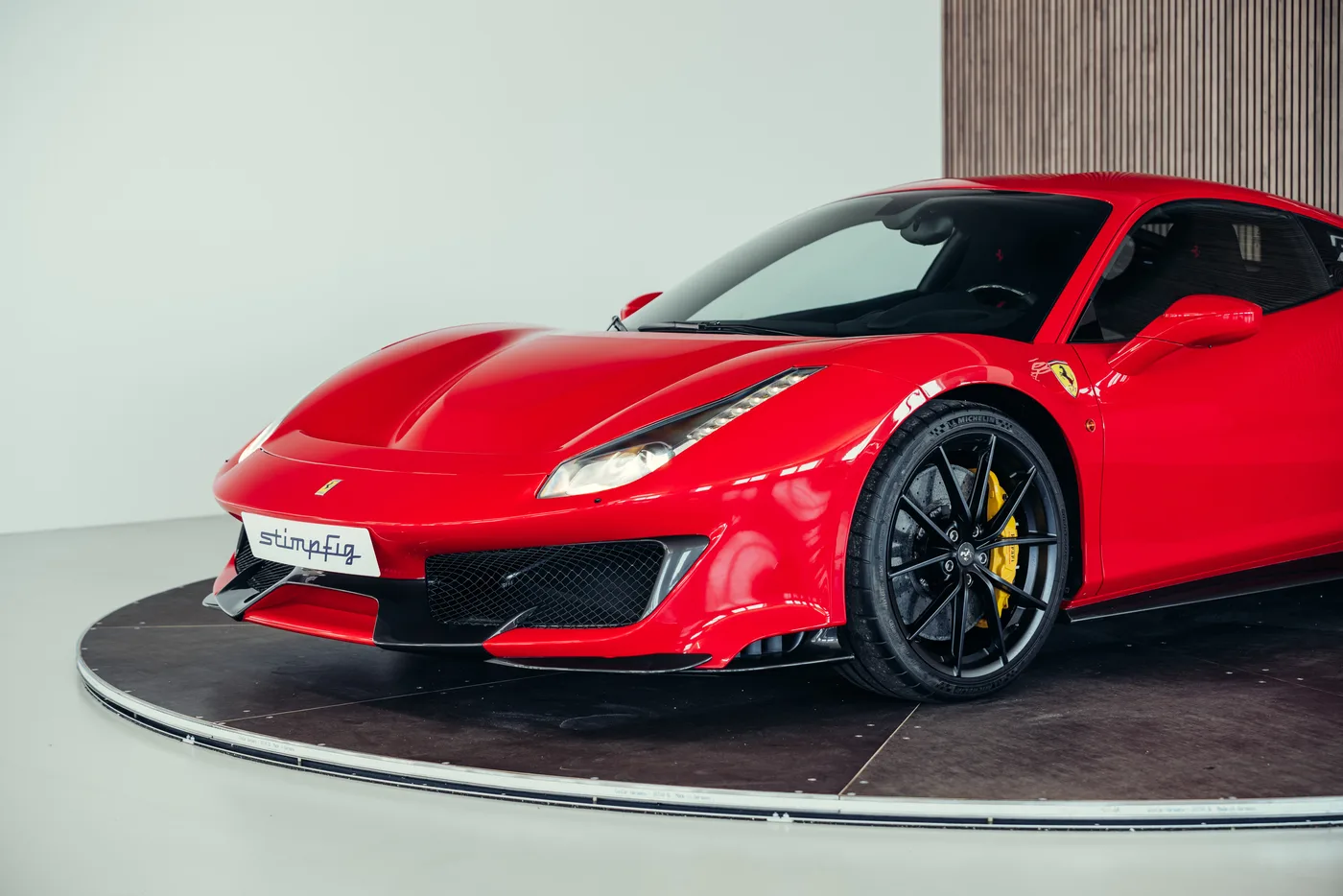 2020 Ferrari 488 Pista angeboten von einem Oldtimerspezialisten in Stuttgart, Deutschland, Foto 10 von 25