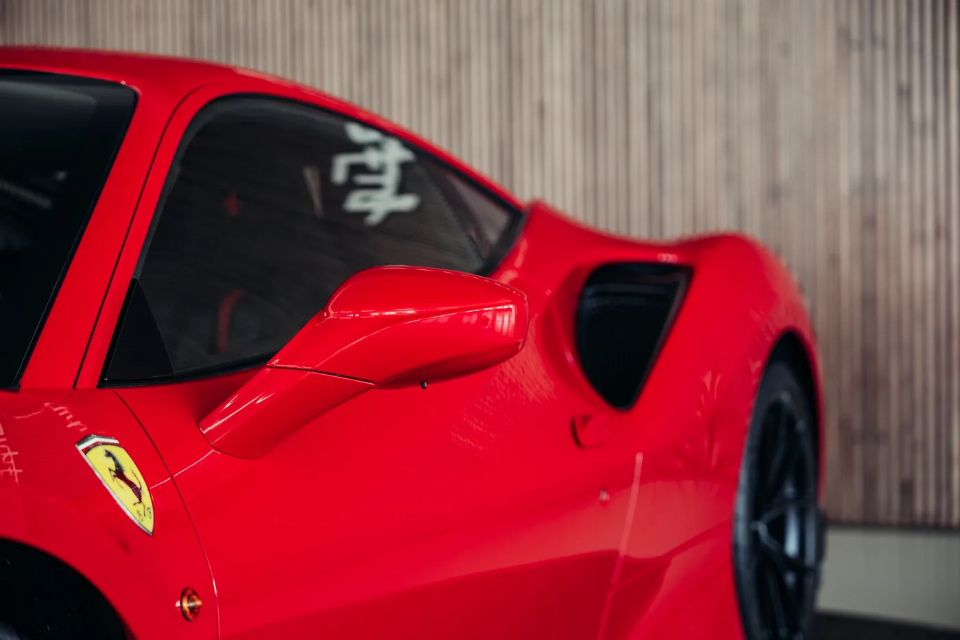 2020 Ferrari 488 Pista angeboten von einem Oldtimerspezialisten in Stuttgart, Deutschland, Foto 11 von 25