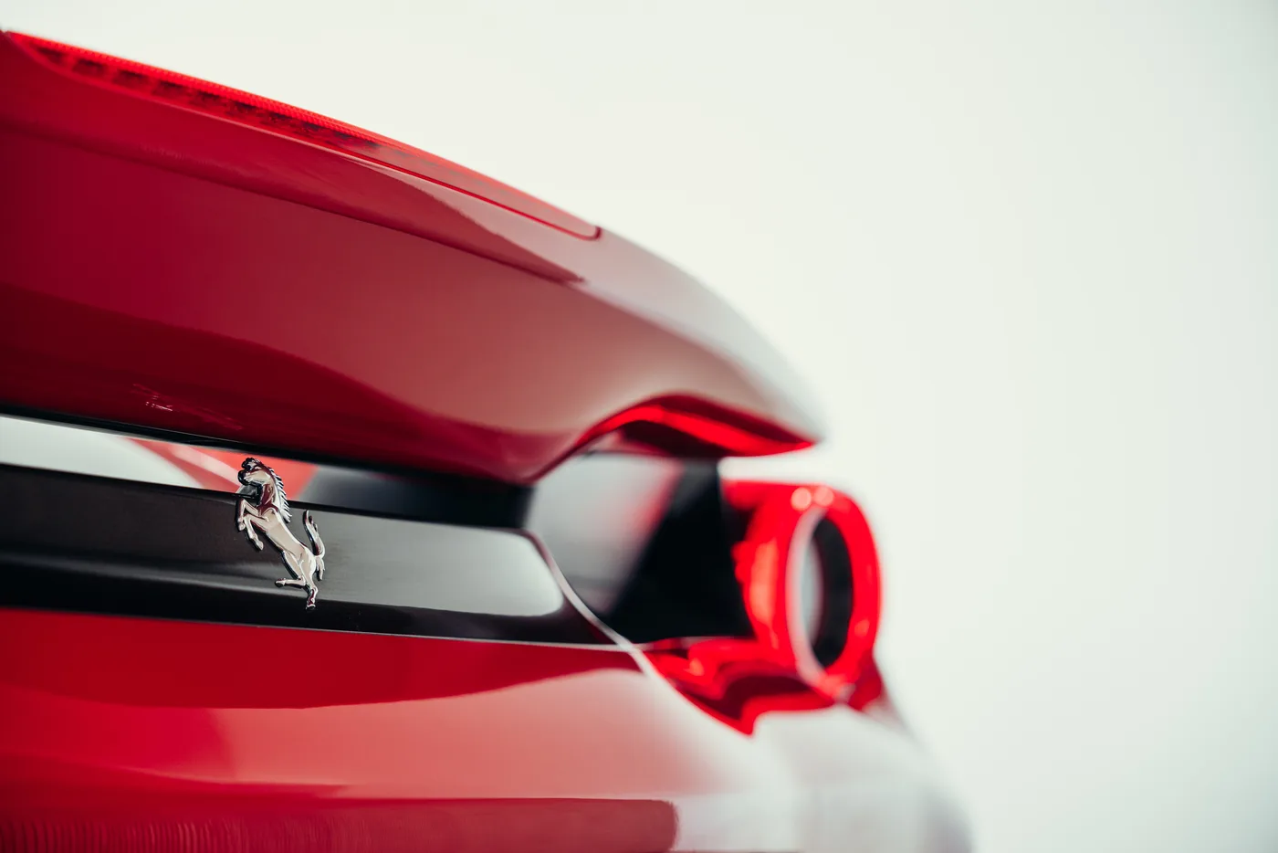 2020 Ferrari 488 Pista angeboten von einem Oldtimerspezialisten in Stuttgart, Deutschland, Foto 16 von 25