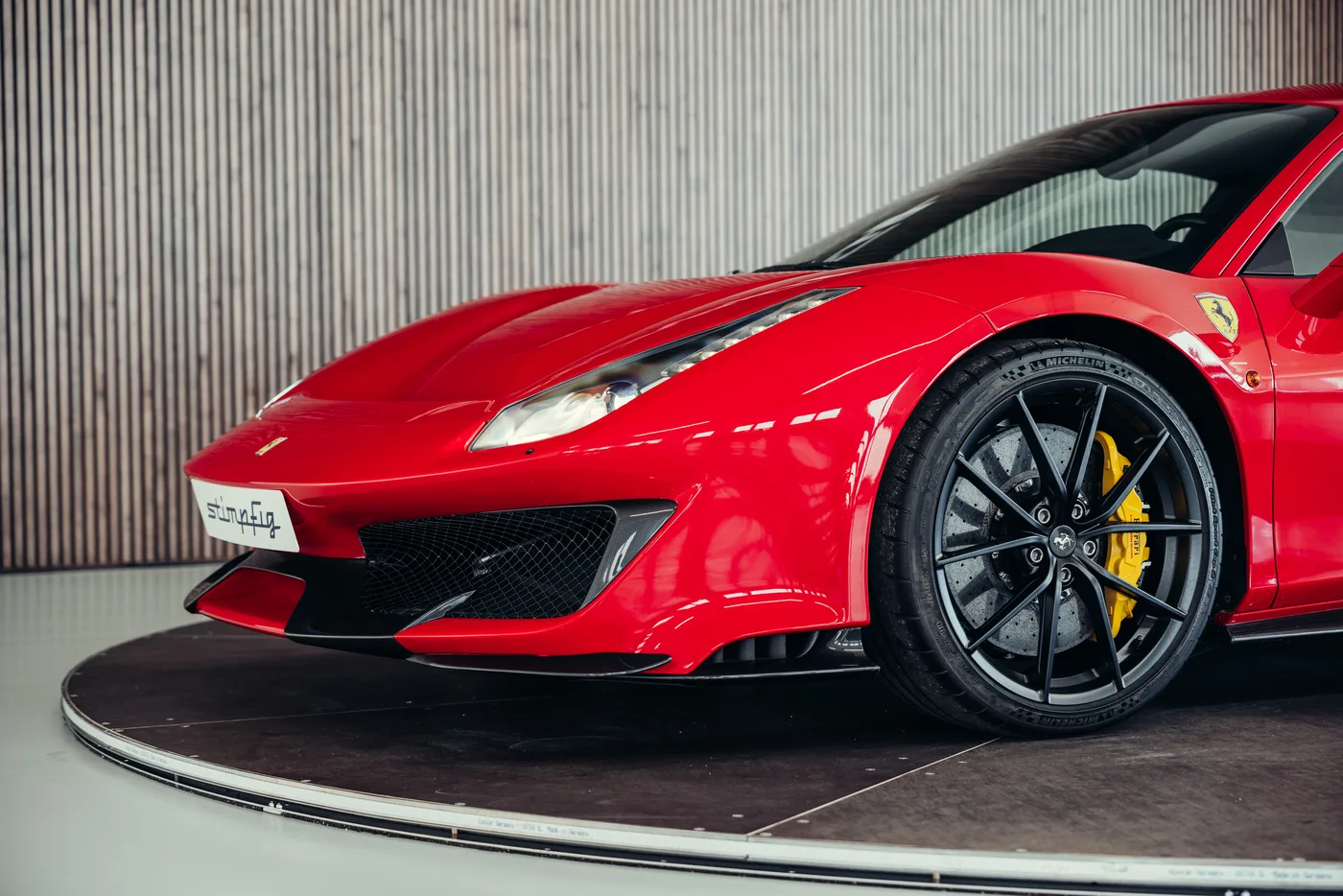 2020 Ferrari 488 Pista angeboten von einem Oldtimerspezialisten in Stuttgart, Deutschland, Foto 17 von 25