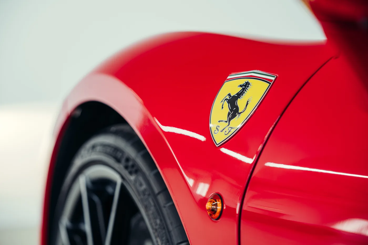 2020 Ferrari 488 Pista angeboten von einem Oldtimerspezialisten in Stuttgart, Deutschland, Foto 19 von 25