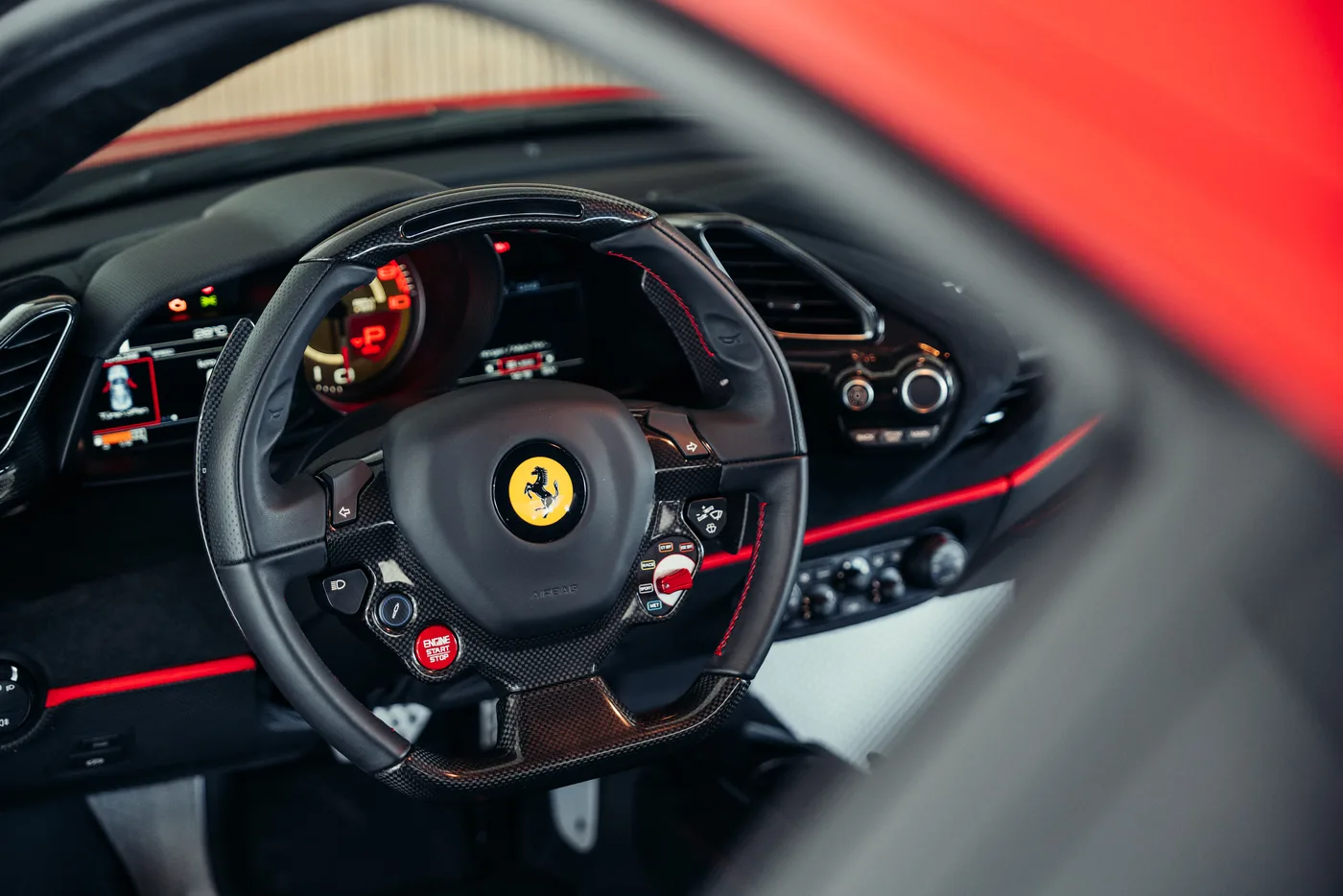 2020 Ferrari 488 Pista angeboten von einem Oldtimerspezialisten in Stuttgart, Deutschland, Foto 24 von 25